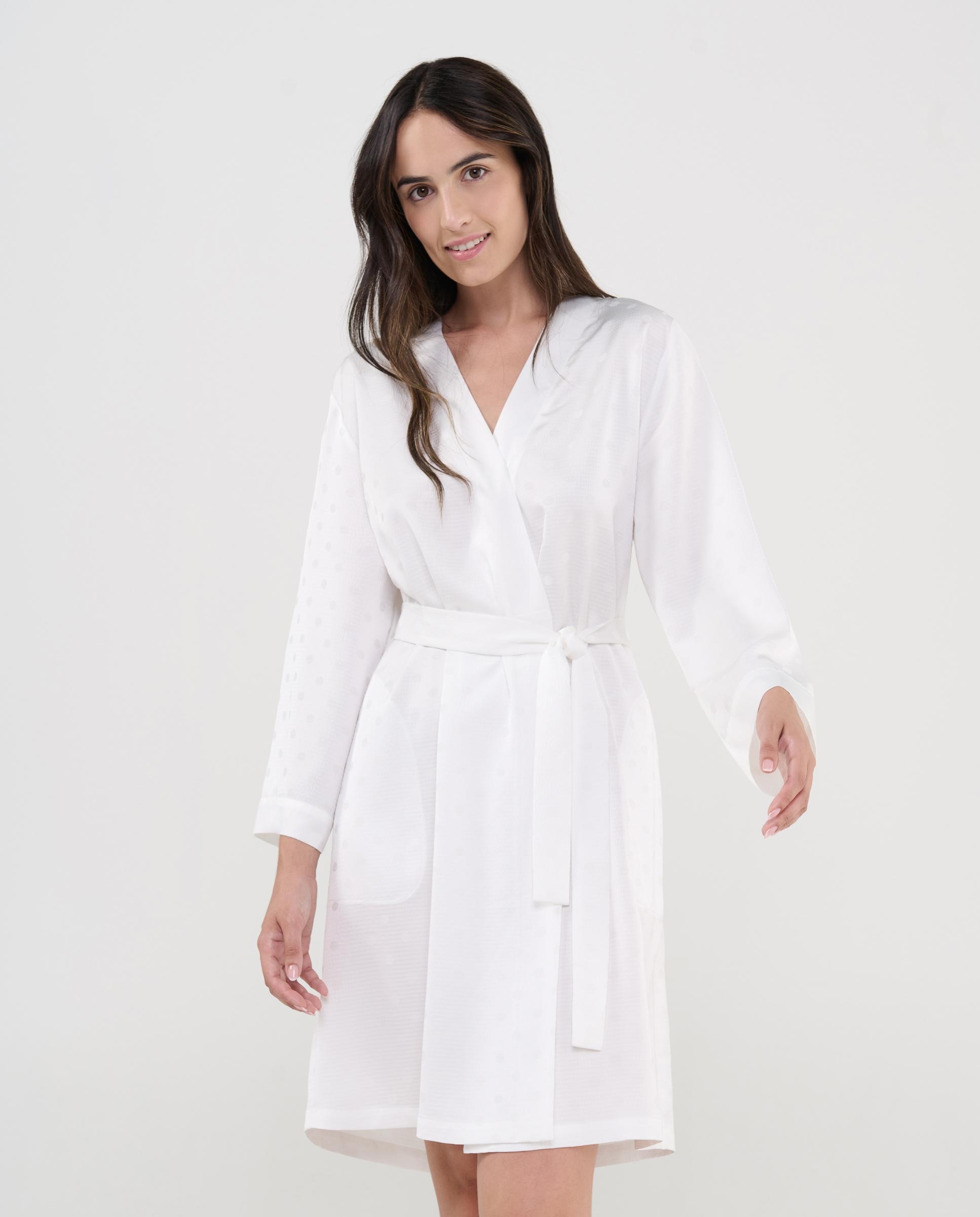 Imagem 0 de Robe Curto de Manga Comprida em Cetim com Bolinhas