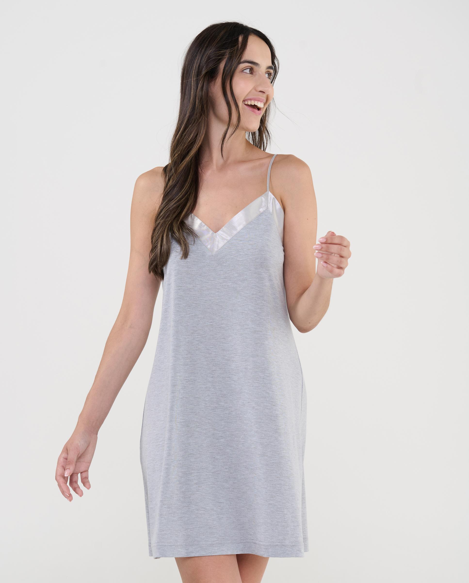 Imagem 0 de Robe Curto Modal com Decote de Cetim e Alças