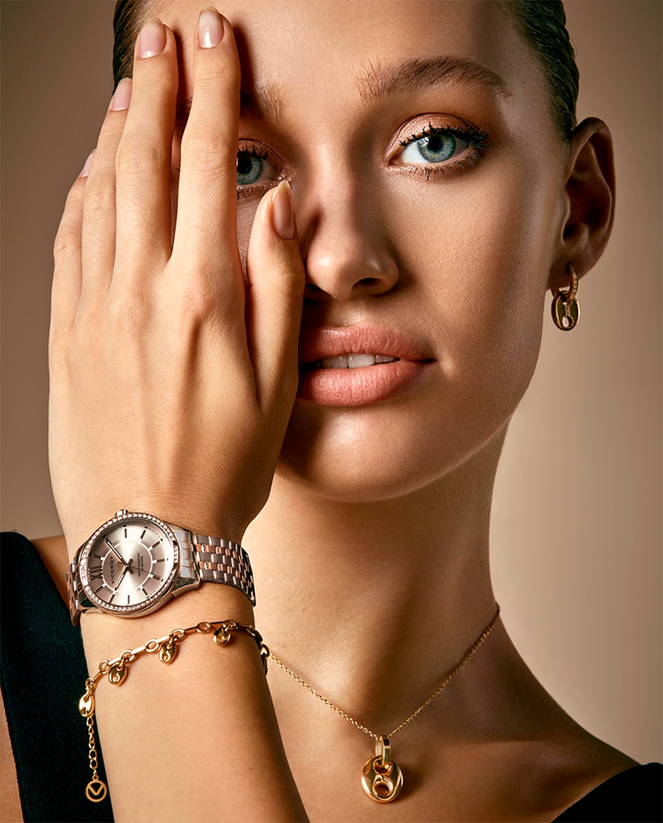 Colar Chic de Aço com Ip Dourado e Zirconitas Dourado-2