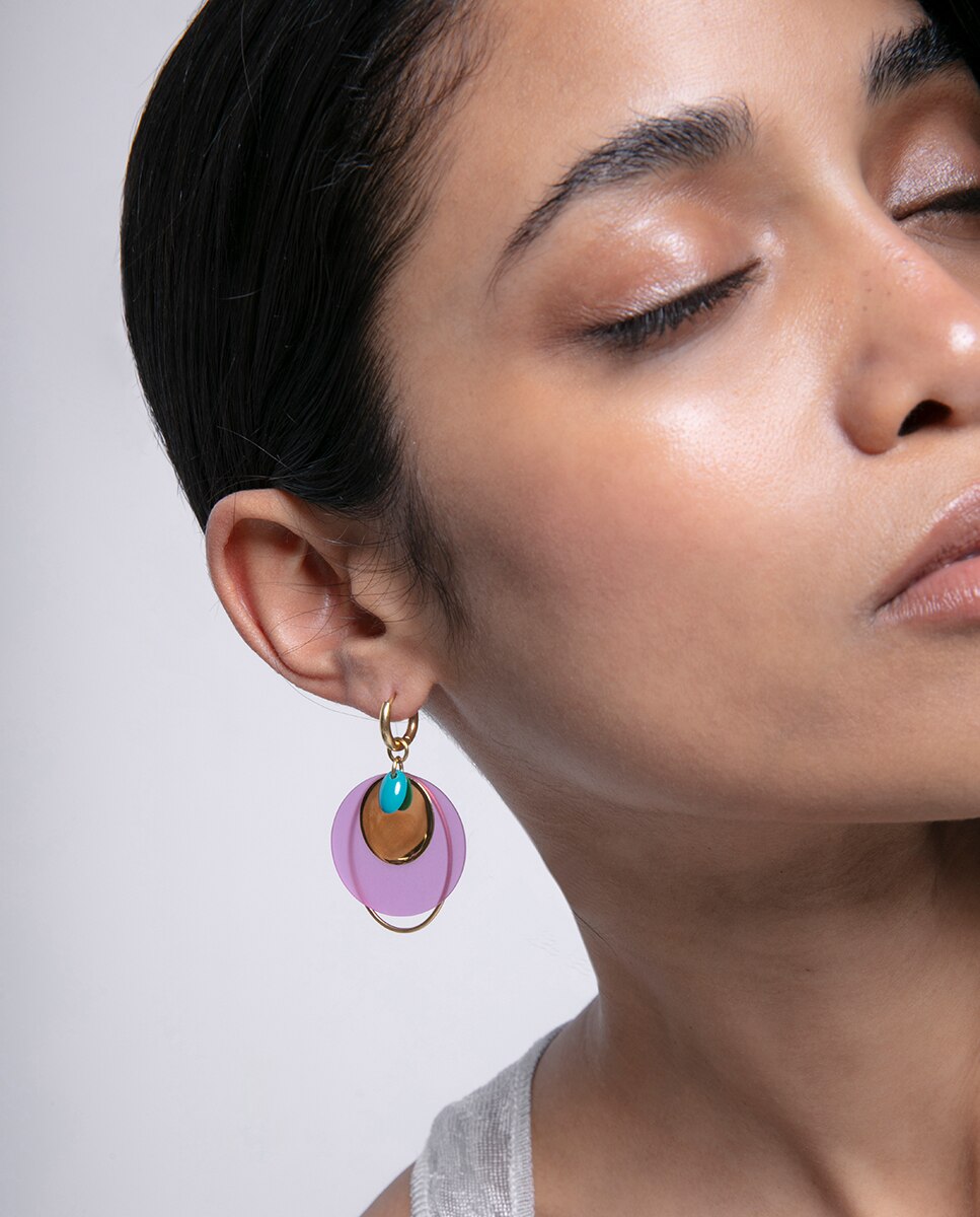 Brincos Chic de Aço Ip Dourado, com Argola Pendente, Círculo Acrílico Roxo e Pedra Turquesa Roxo / Verde claro-2