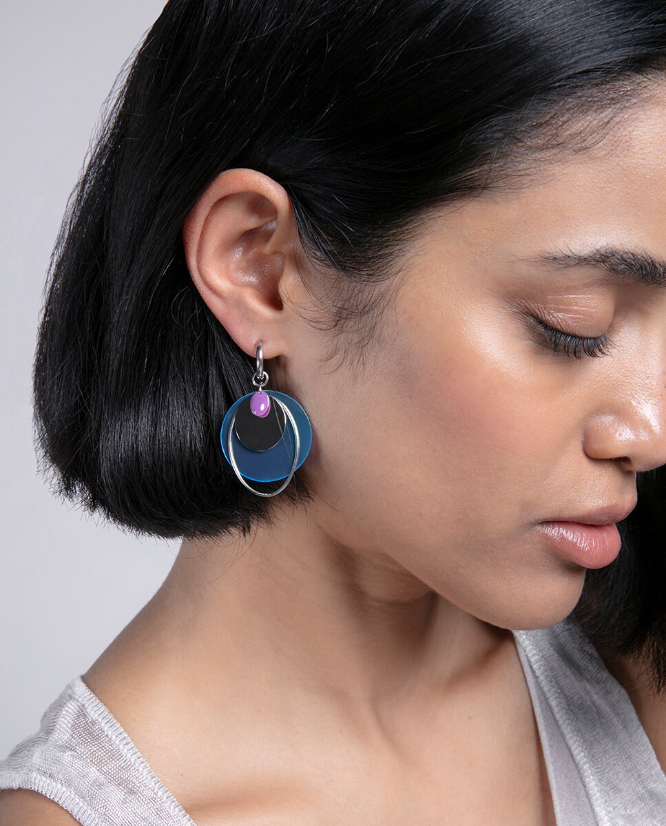 Brincos Chic de Aço com Argola Suspensa, Círculo Acrílico Iridescente e Pedra Roxa Multicolor-3