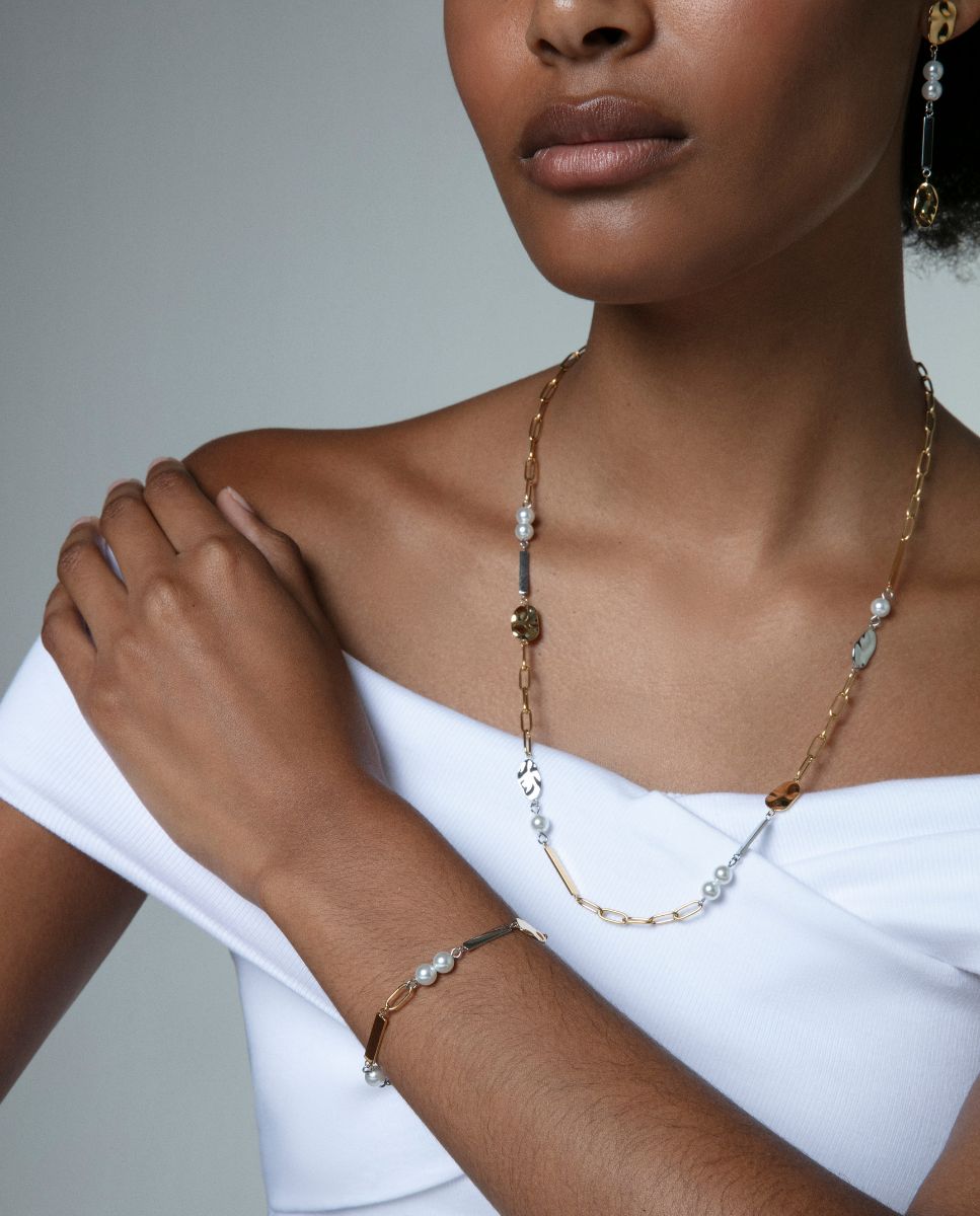 Brincos Chic de Aço Ip Dourado com Pérolas Sintéticas Ouro / Prata-2