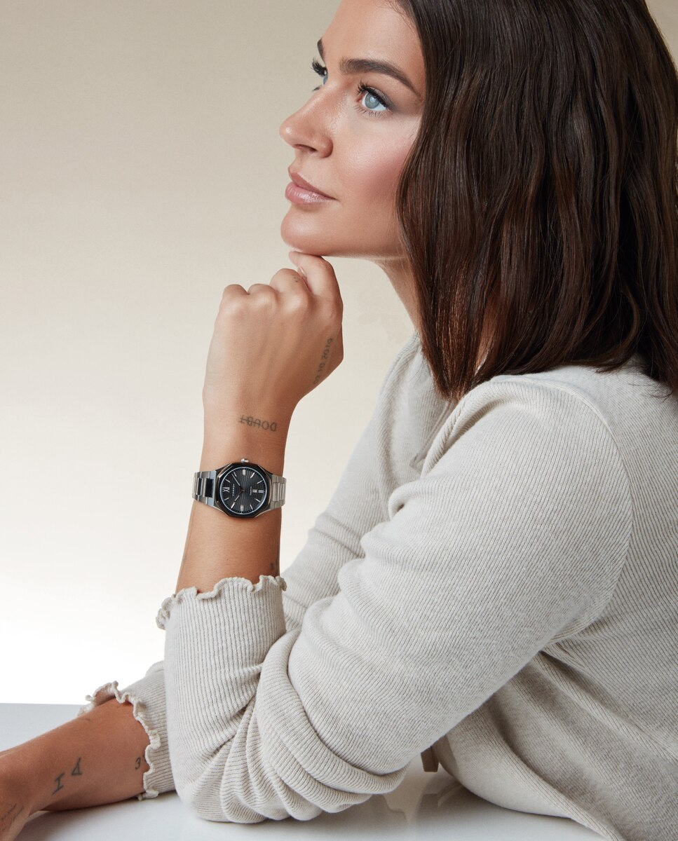 Relógio Analógico Coleção Laura Escanes com Caixa de Aço com Bisel Duplo e Bracelete de Aço Prata-5