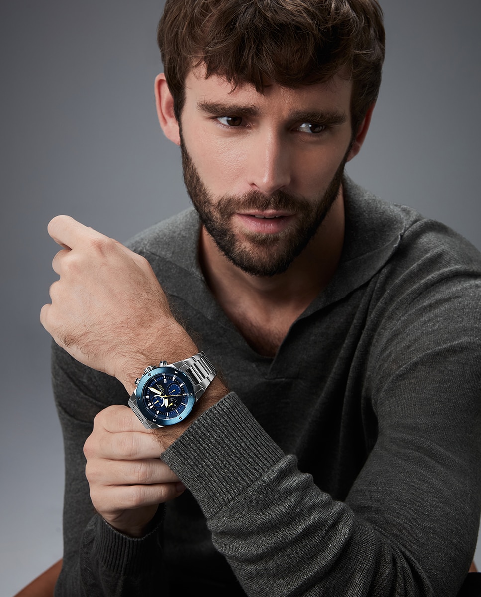 Relógio Analógico com Caixa Bitonal de Aço com Bisel Ip Azul e Bracelete de Aço Prateado-3
