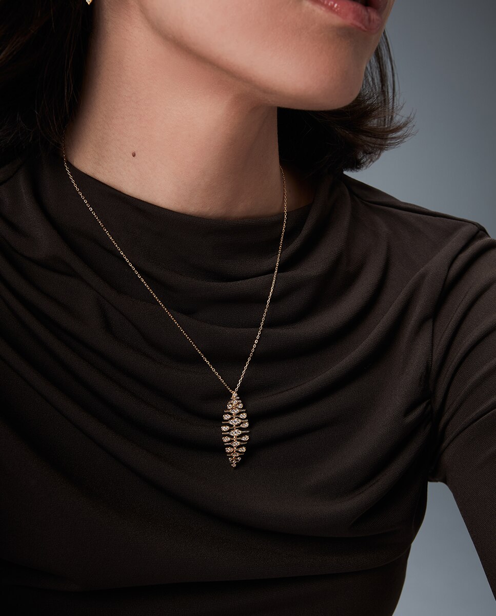Colar Elegant de Prata de Primeira Lei com Banho de Ouro Dourado-2