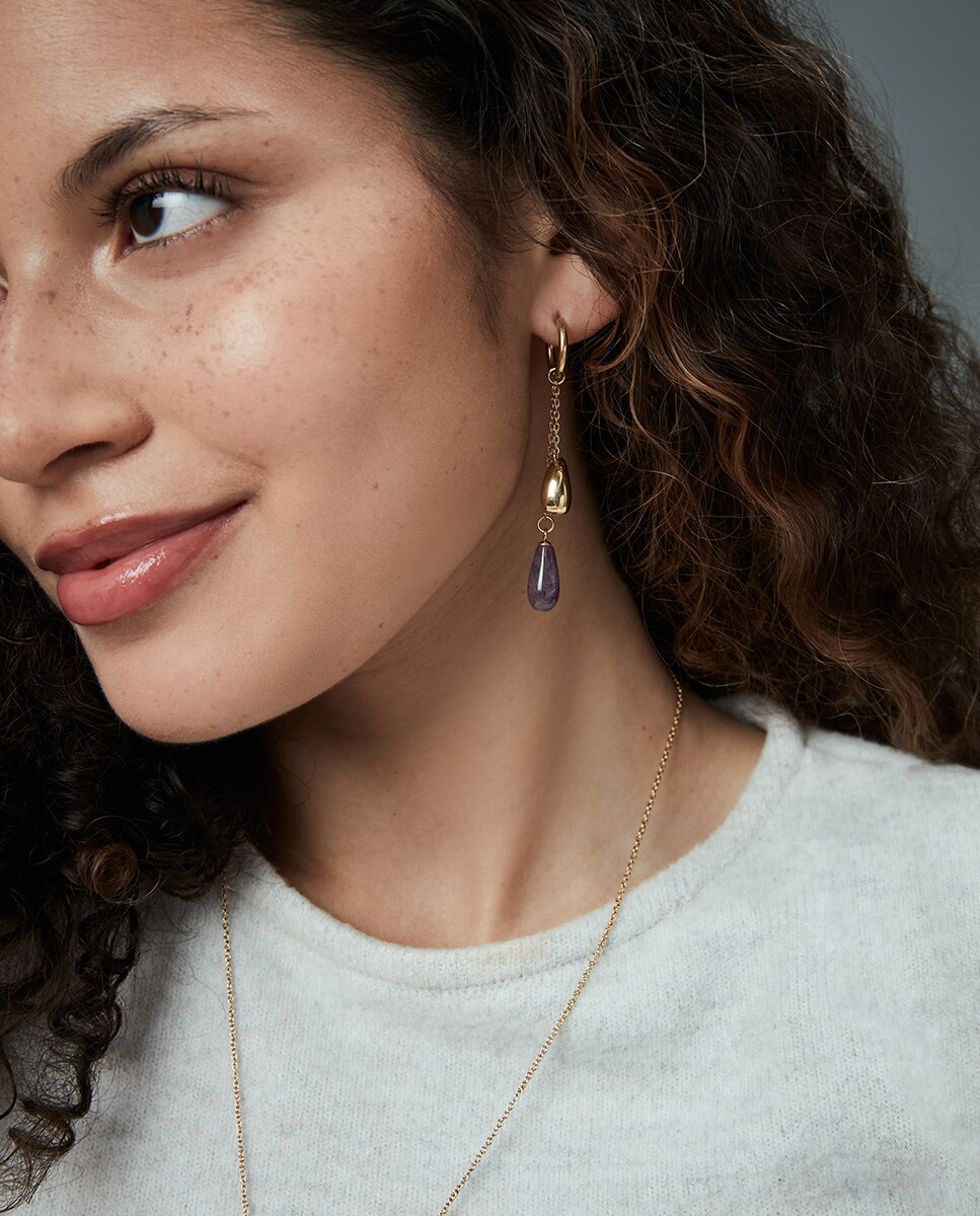 Brincos Chic de Aço Ip Dourado Correntes com Pendentes Roxo-2