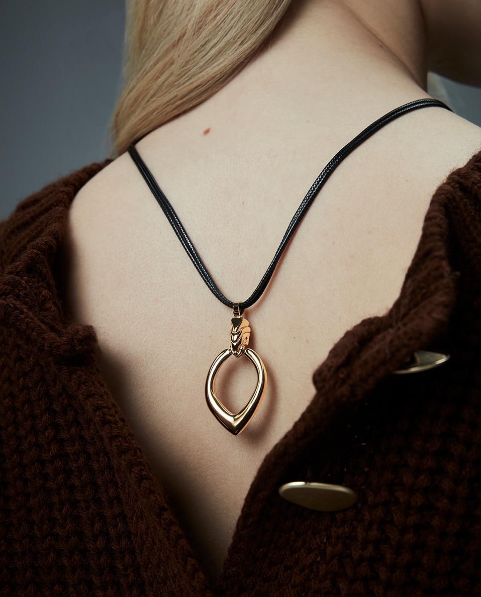 Colar Chic de Aço Ip Dourado e Cordão em Preto Preto-3