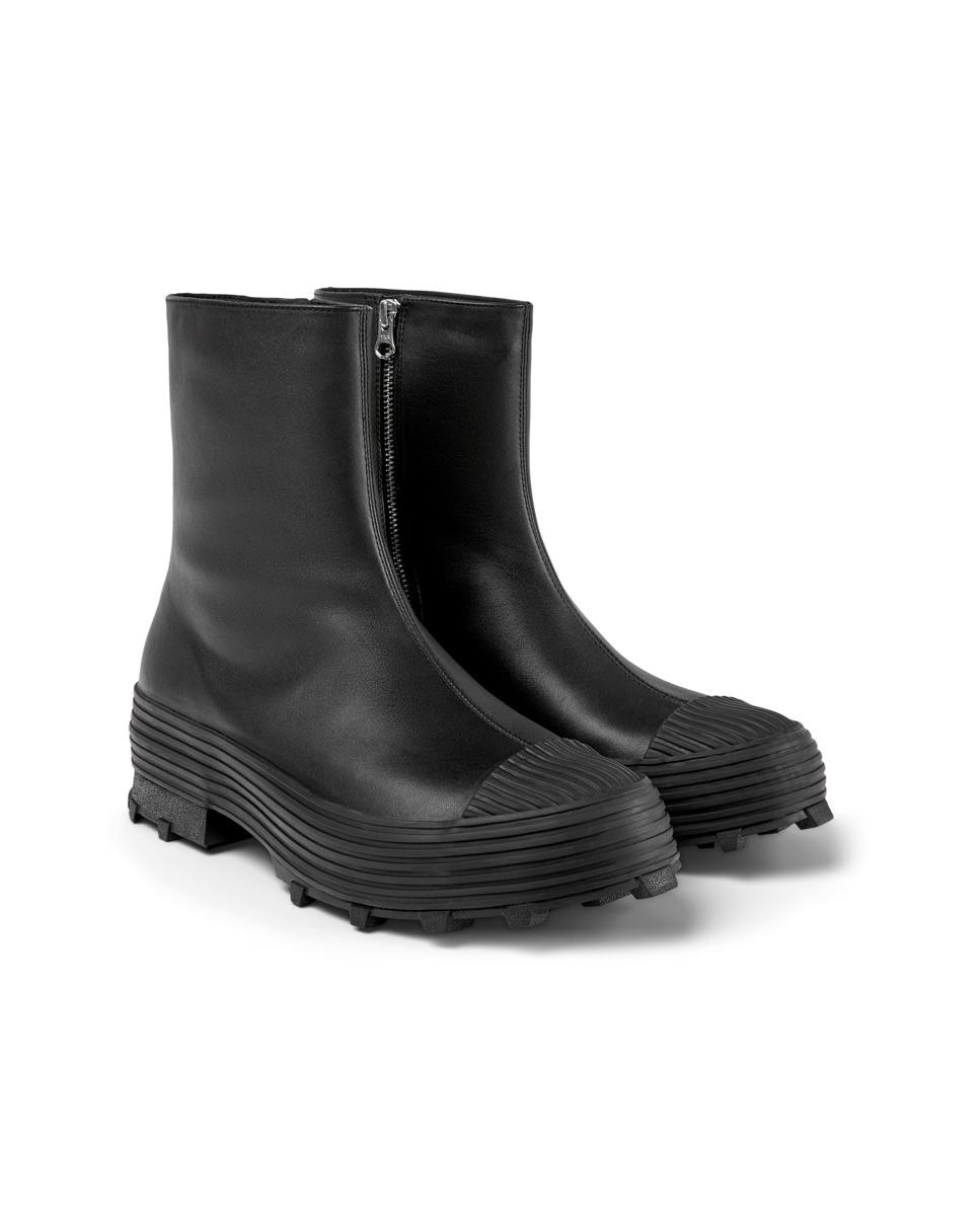 Botas Sola Track de Pele com Fecho Zip Preto-2