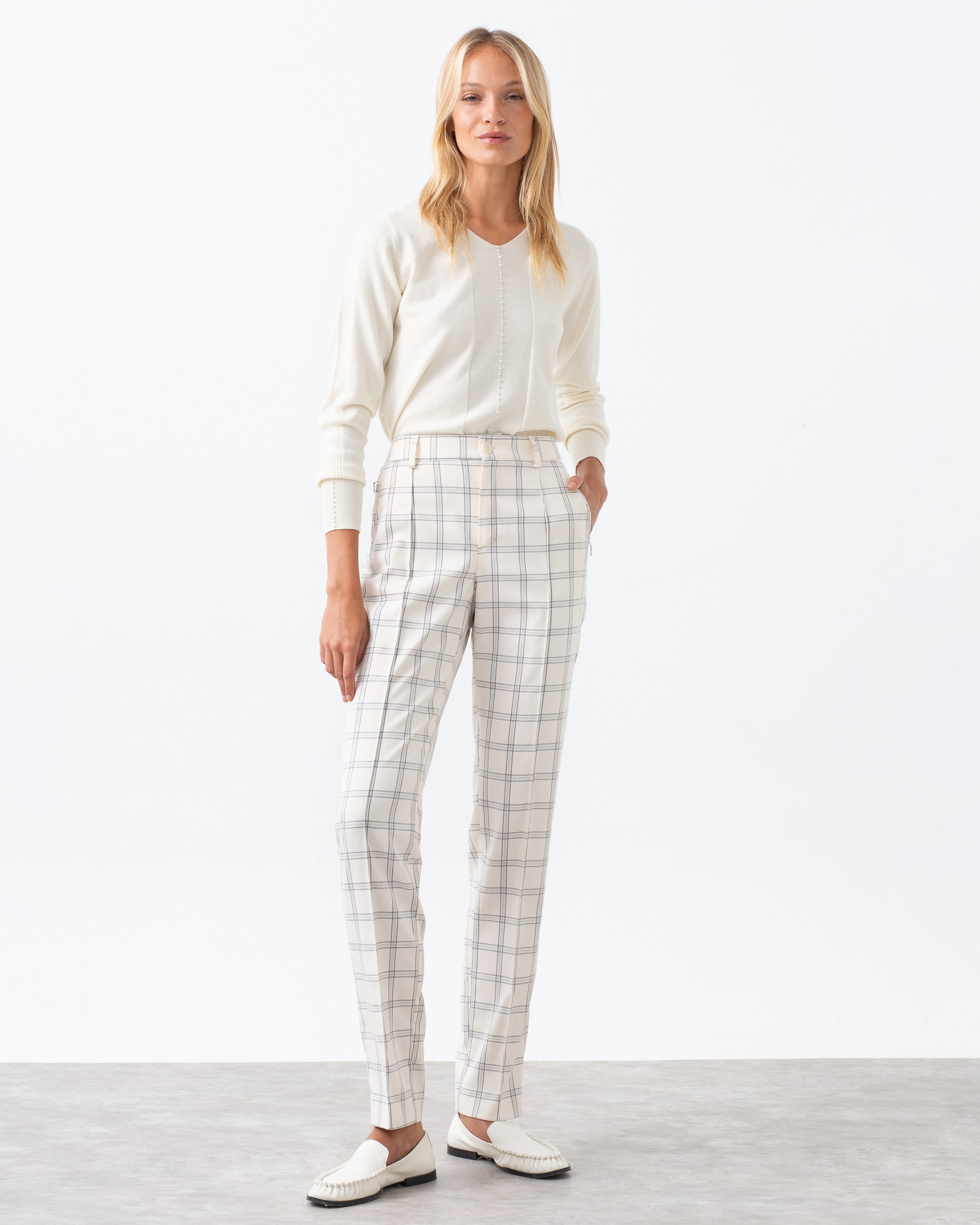 Imagem 0 de Calças com Corte a Direito de Cintura Subida