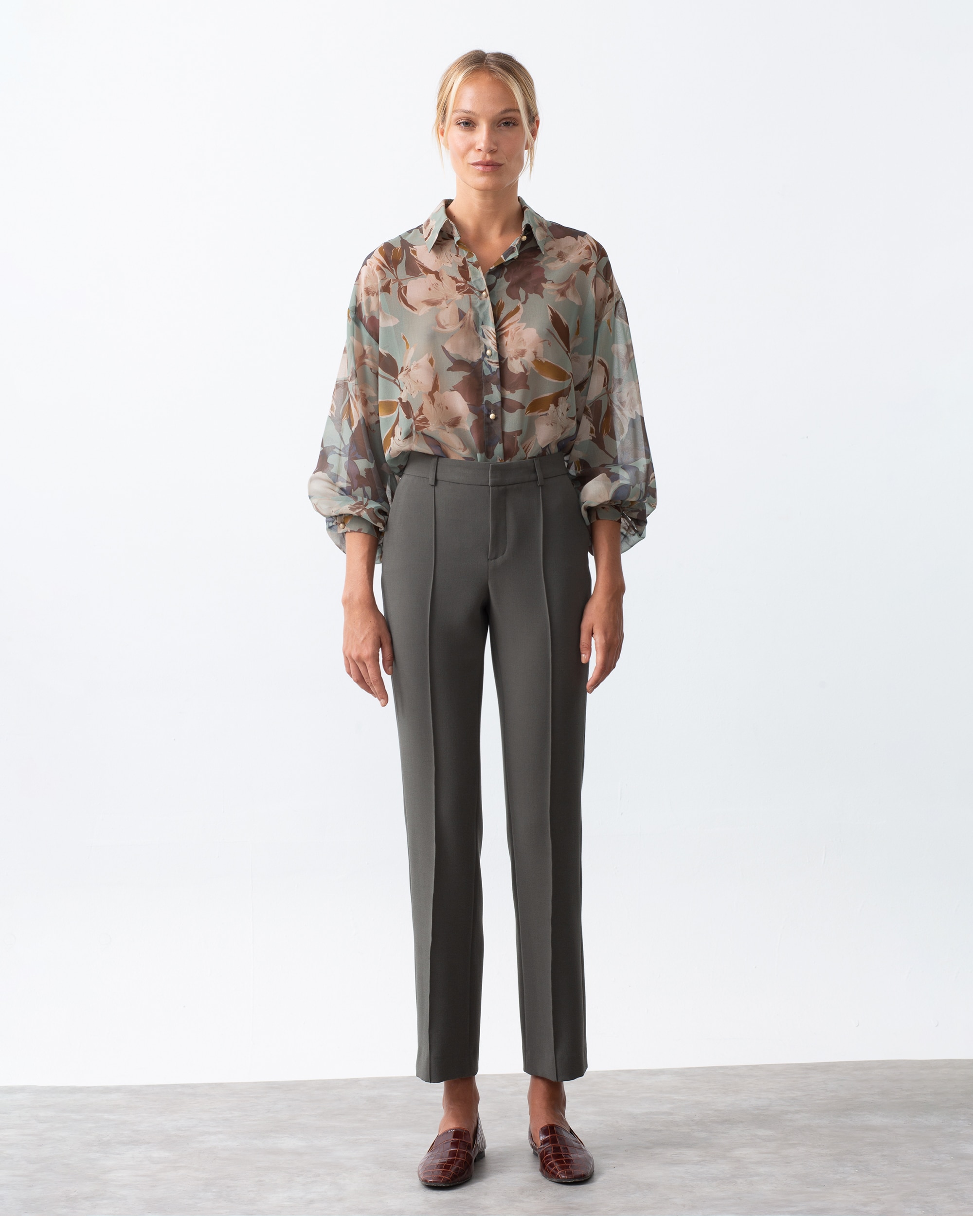 Calças Pelo Tornozelo com Nervura Frontal Verde-militar-1