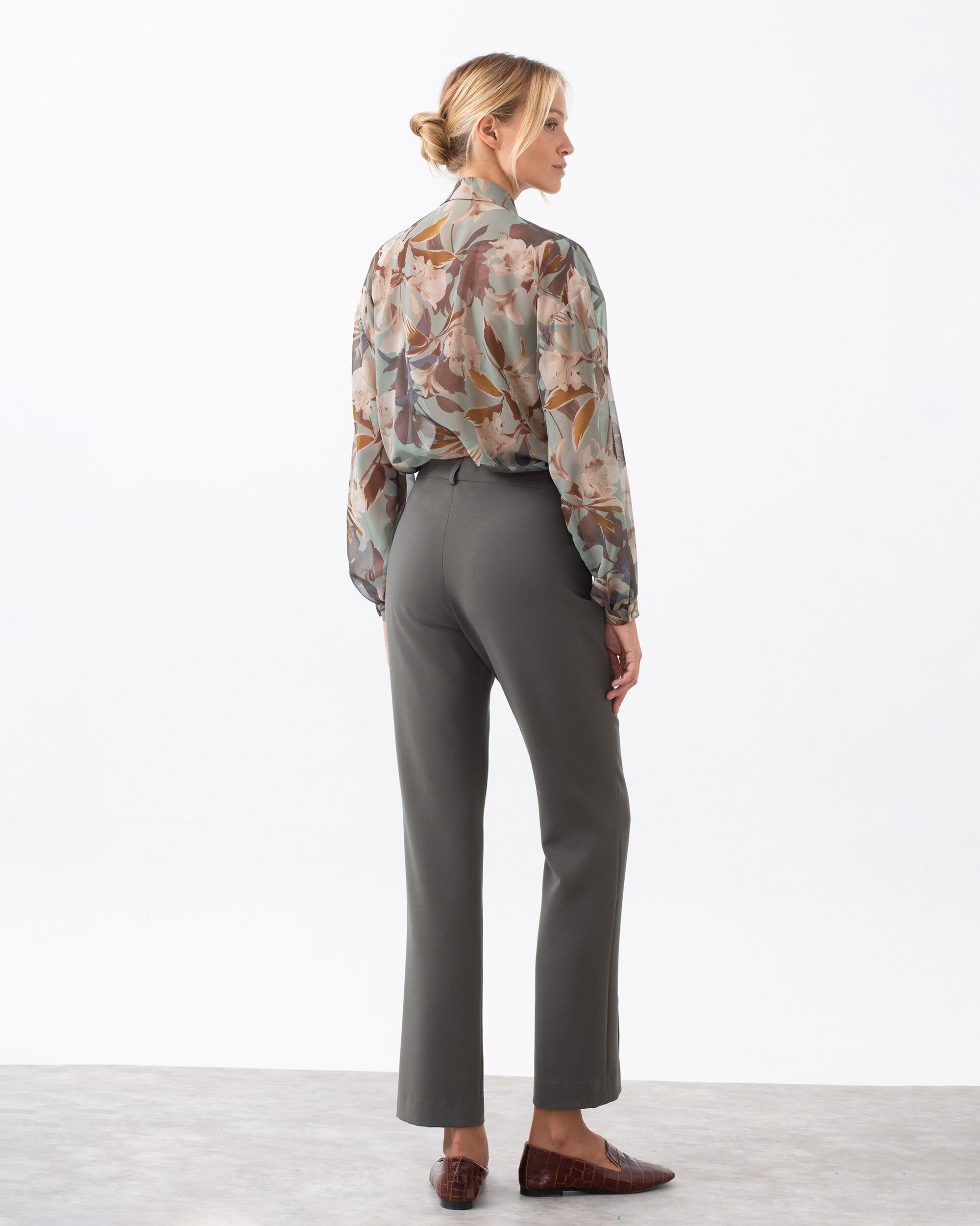 Calças Pelo Tornozelo com Nervura Frontal Verde-militar-2