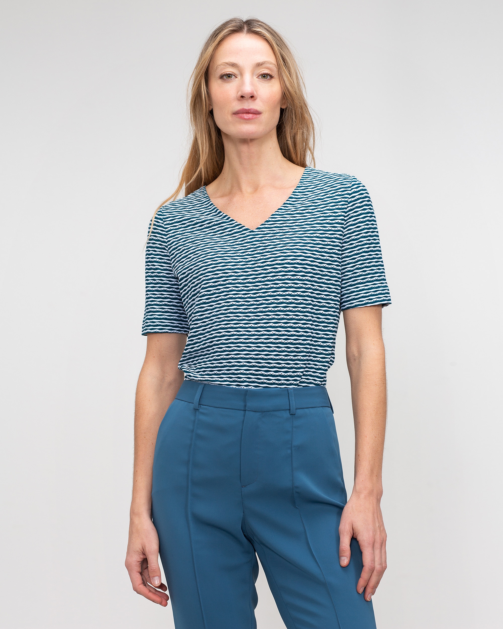 Imagem 0 de T-shirt de Manga Curta com Decote em V