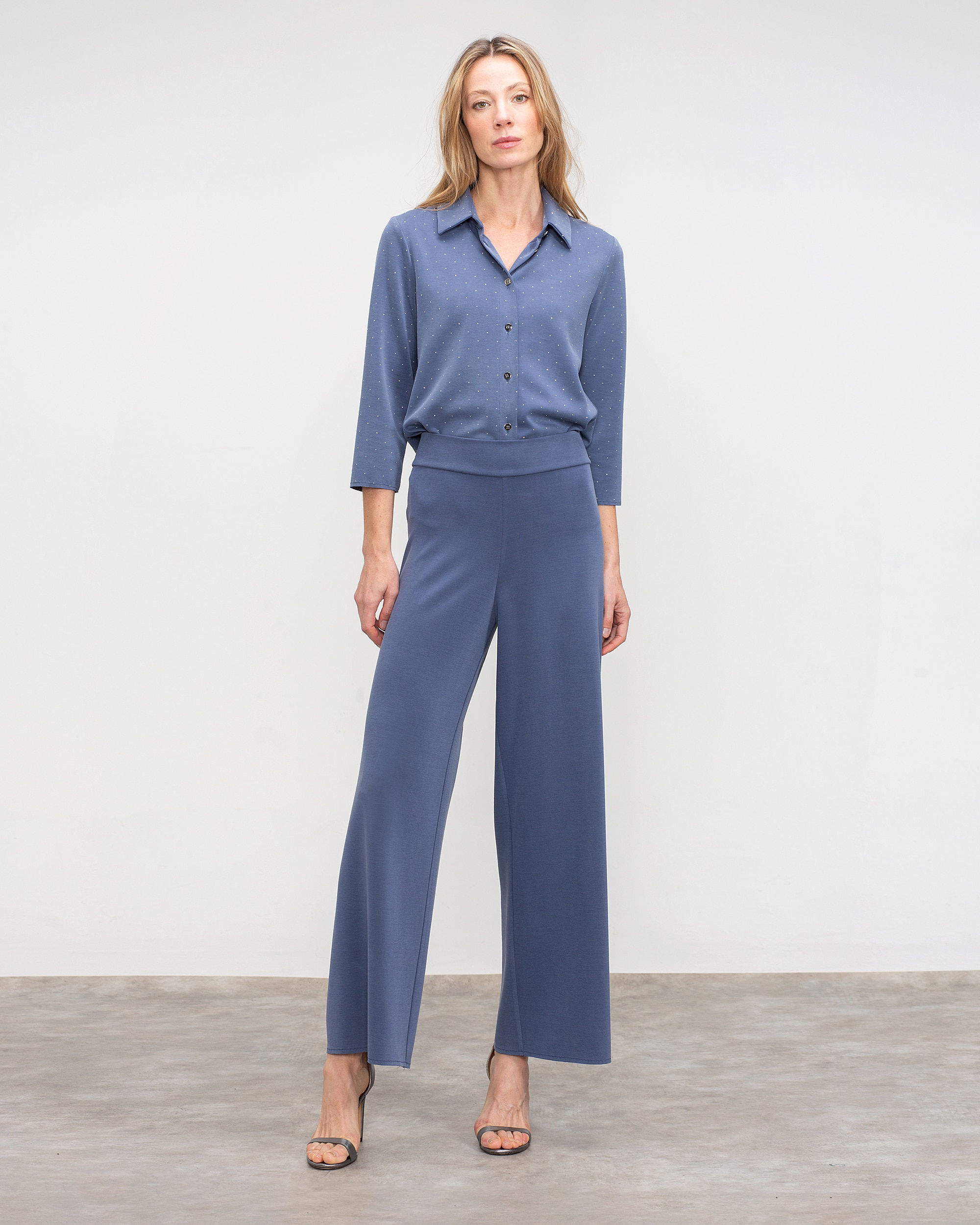 Imagem 0 de Calças Largas com Bainha Pelo Tornozelo