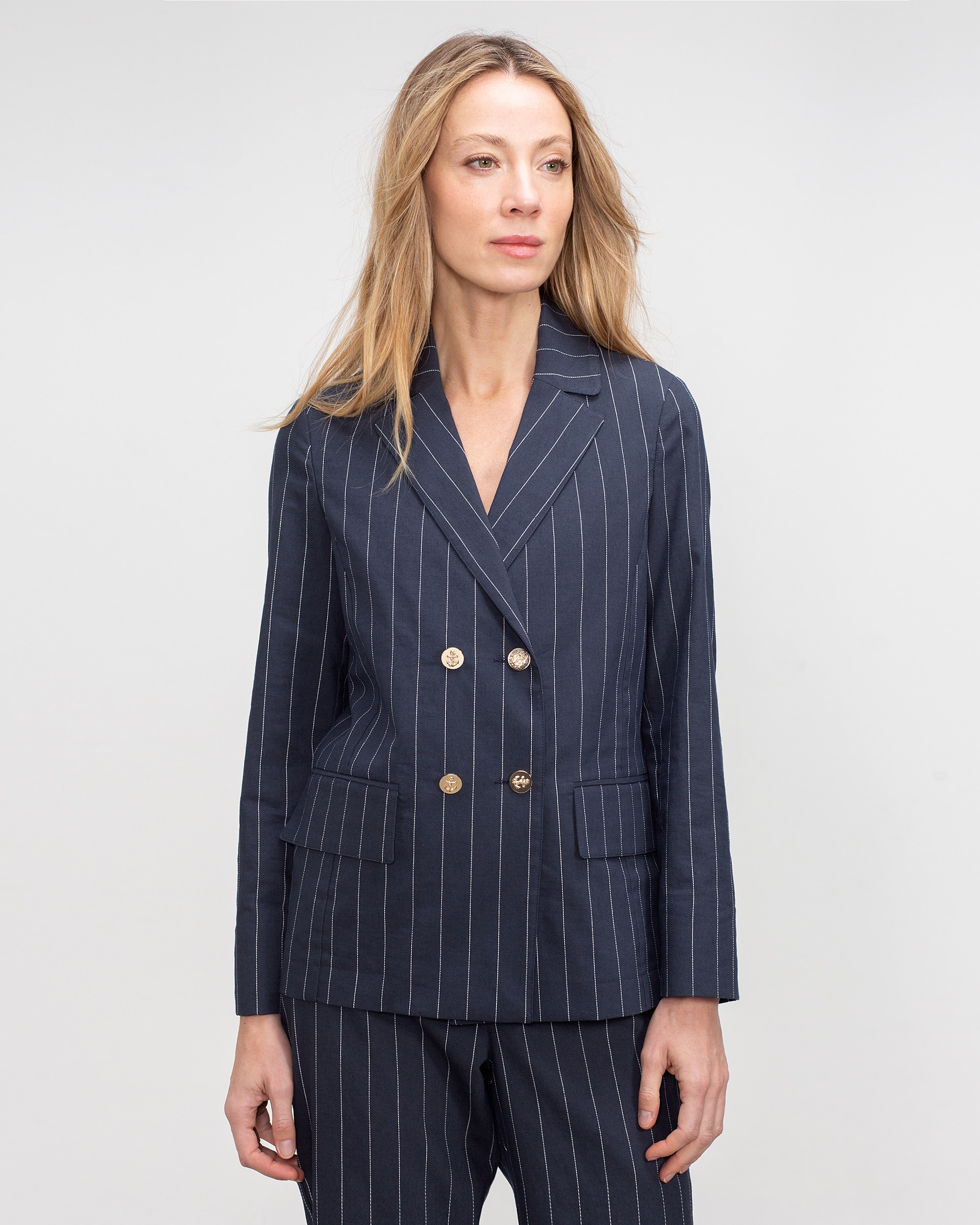 Imagem 0 de Blazer com Bolsos e Quatro Botões