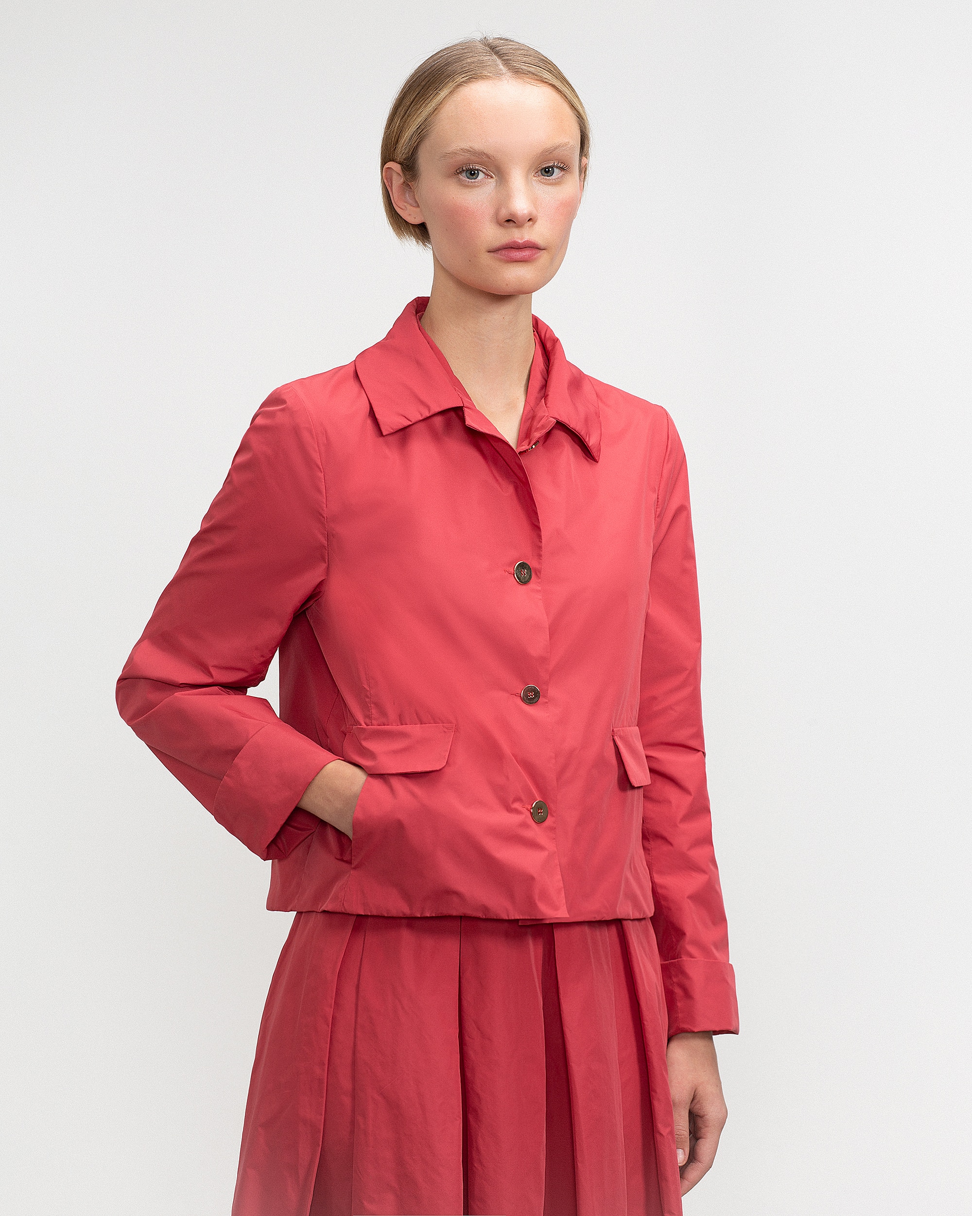 Imagem 0 de Sobrecamisa Curta com Gola Tipo Camisa