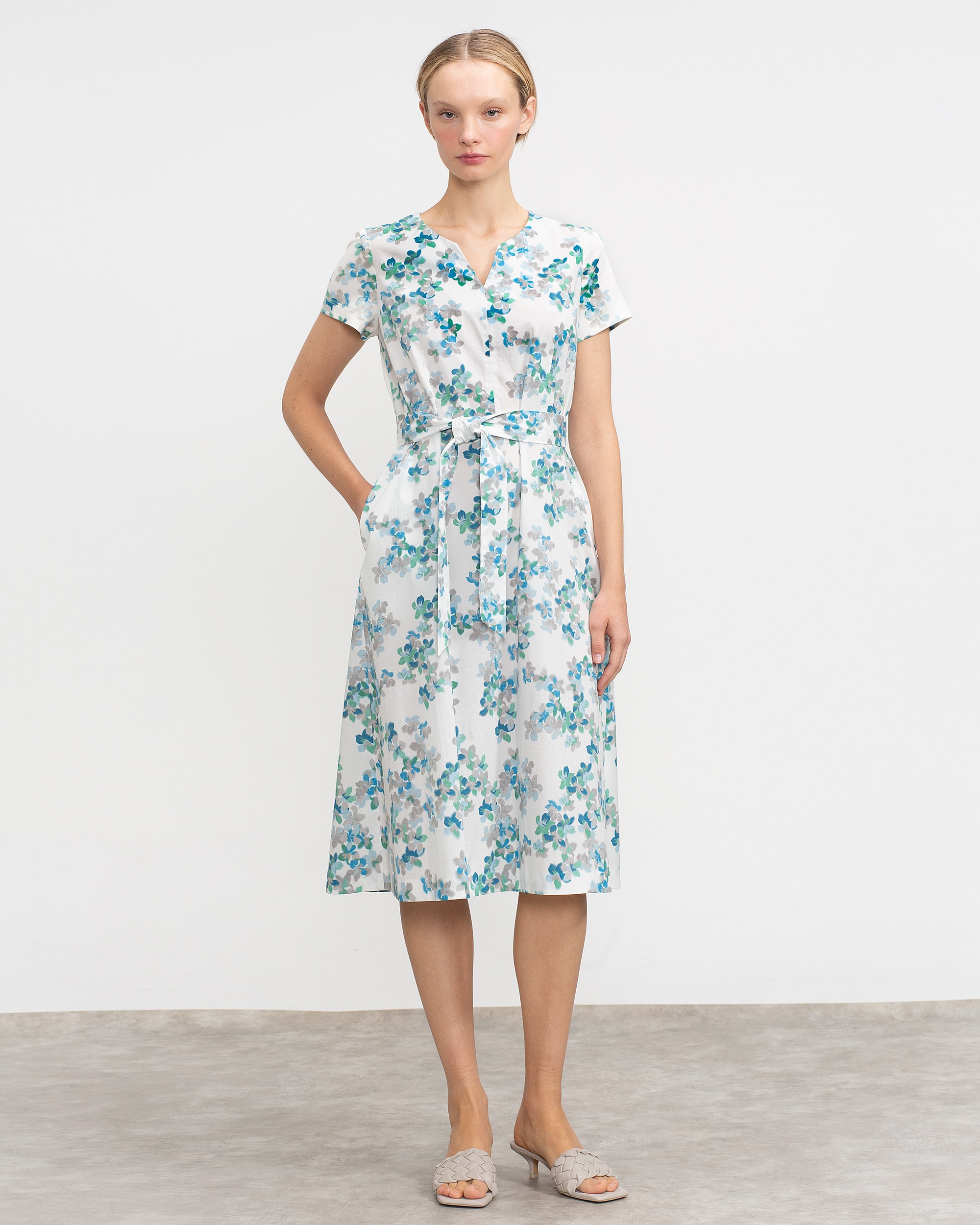 Imagem 0 de Vestido Midi com Cinto