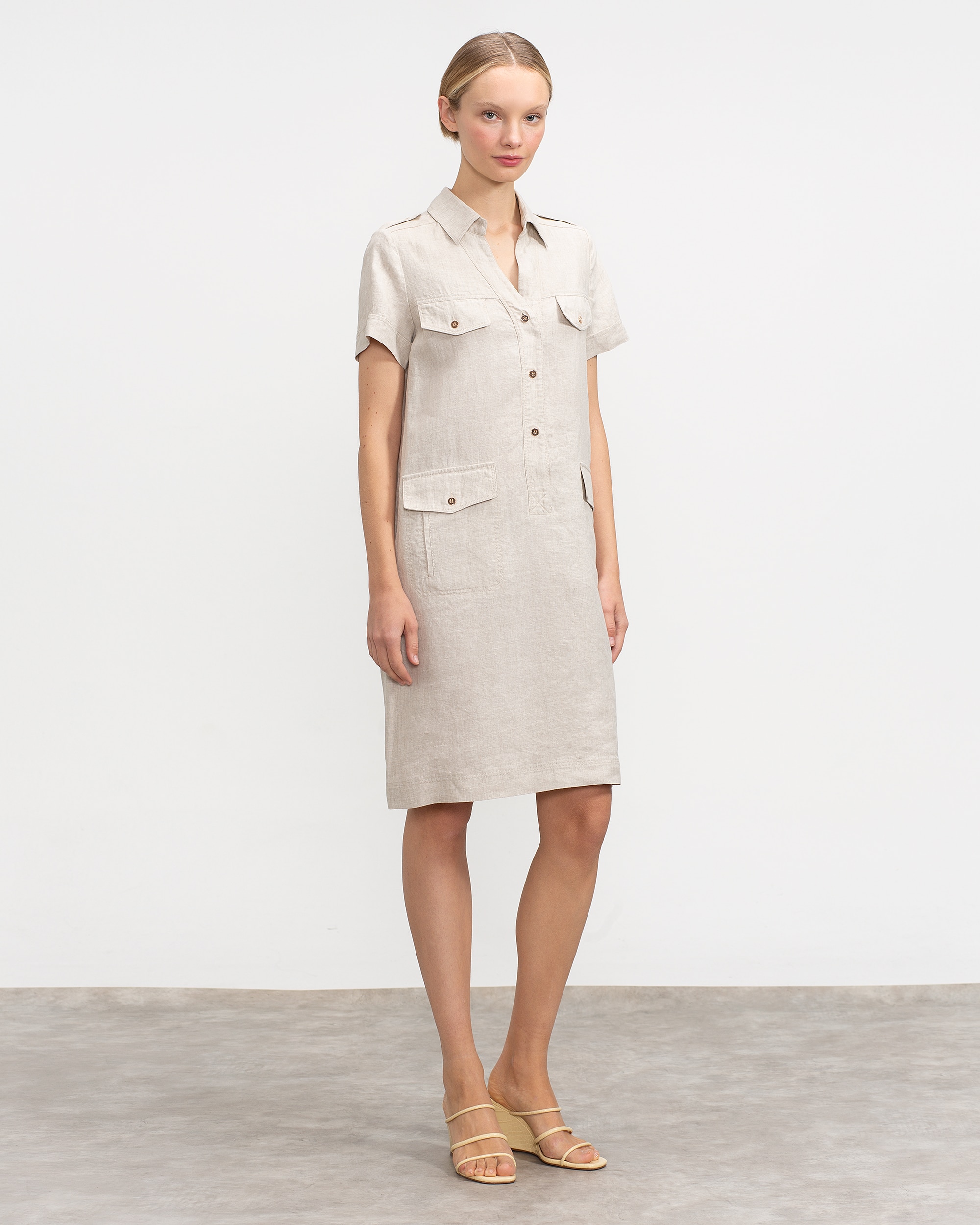 Imagem 0 de Vestido Curto Estilo Safari com Bolsos
