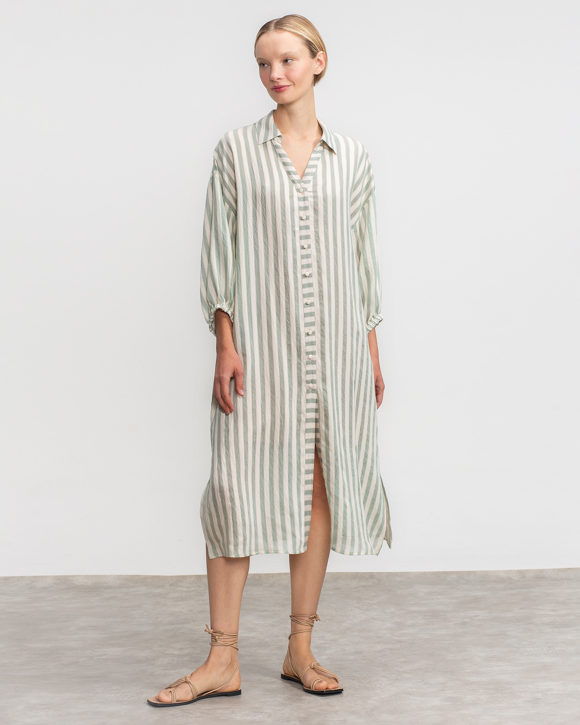 Imagem 0 de Vestido Midi com Gola Tipo Camisa e Cinto