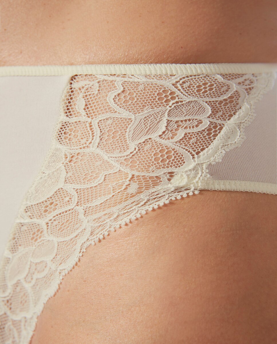 Cueca Alta com Detalhe de Renda em Tecido de Soja Ecofriendly Natural-3