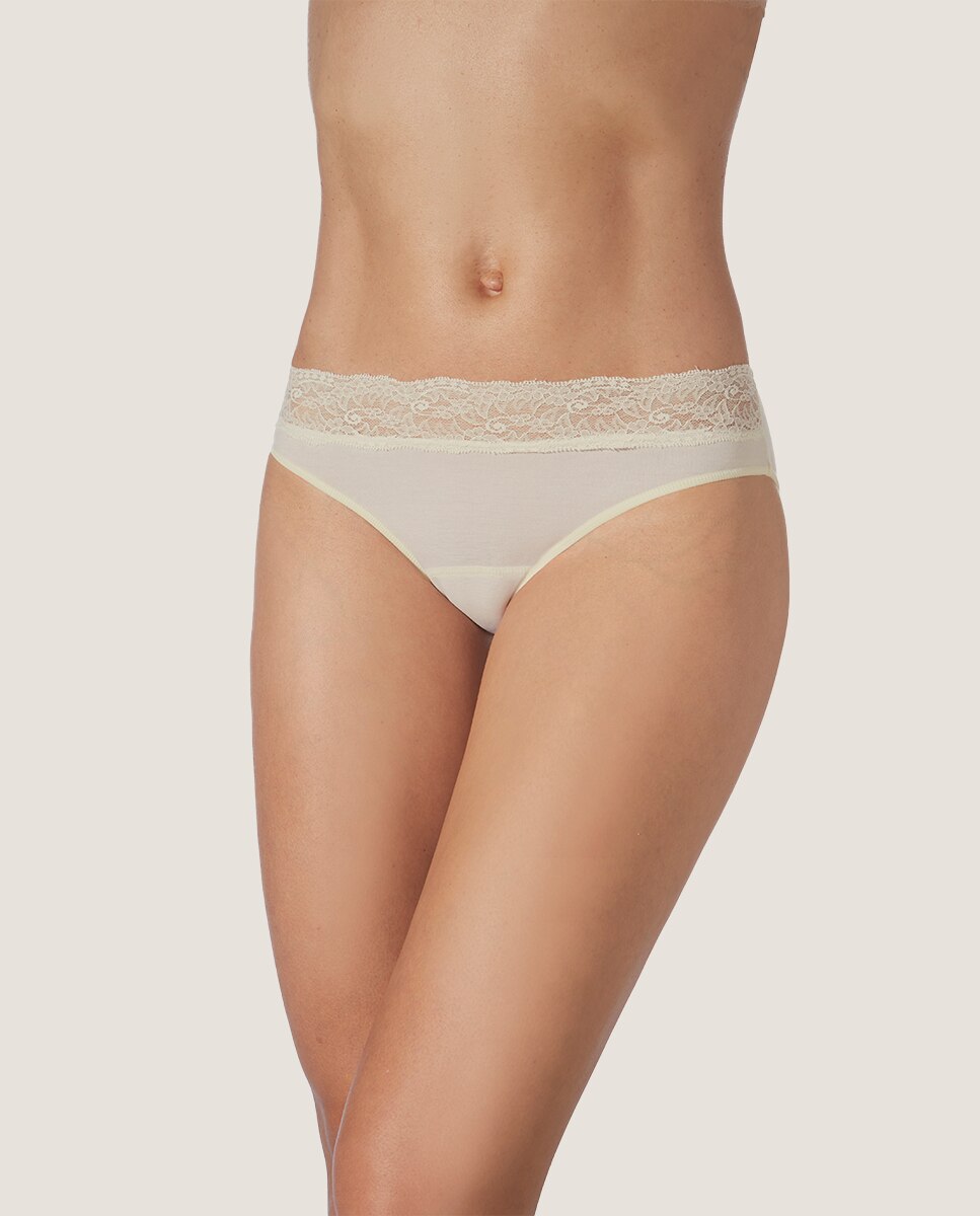 Imagem 0 de Cueca Clássica Média com Detalhe de Renda em Tecido de Soja Ecofriendly