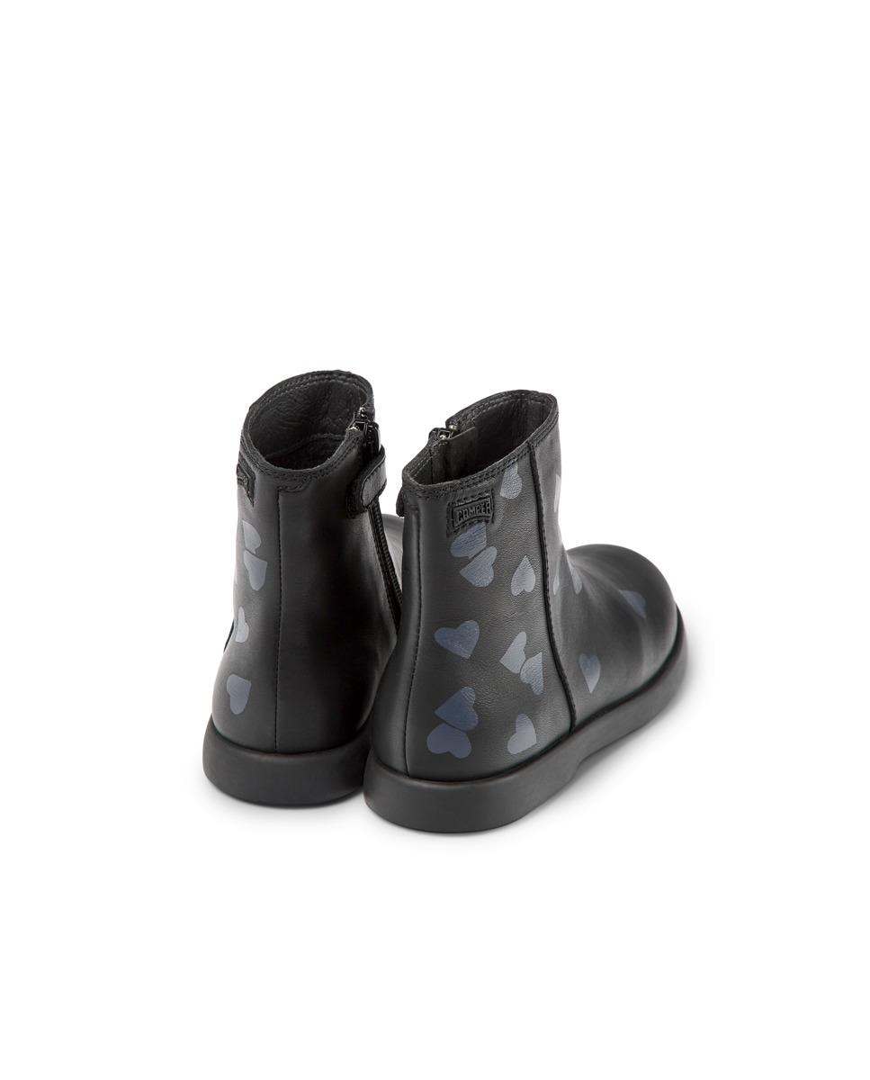 Botins Infantil em Pele com Estampado de Corações - Preto Camper Preto-4