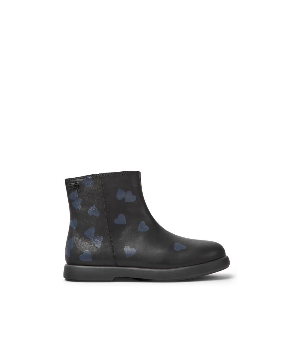 Botins Infantil em Pele com Estampado de Corações - Preto Camper Preto-1