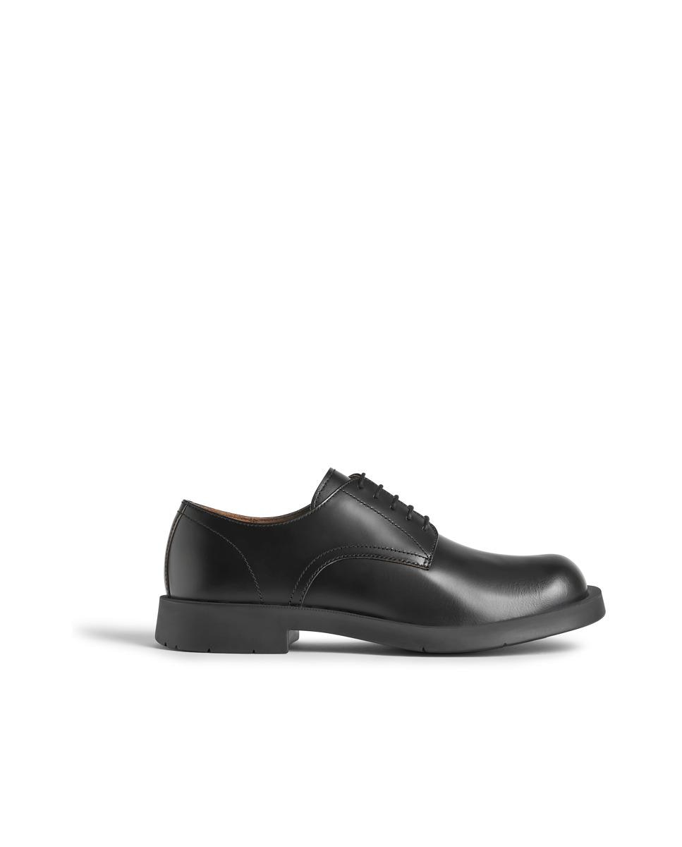 Imagem 0 de Sapatos de Cordões em Pele com Biqueira Quadrada