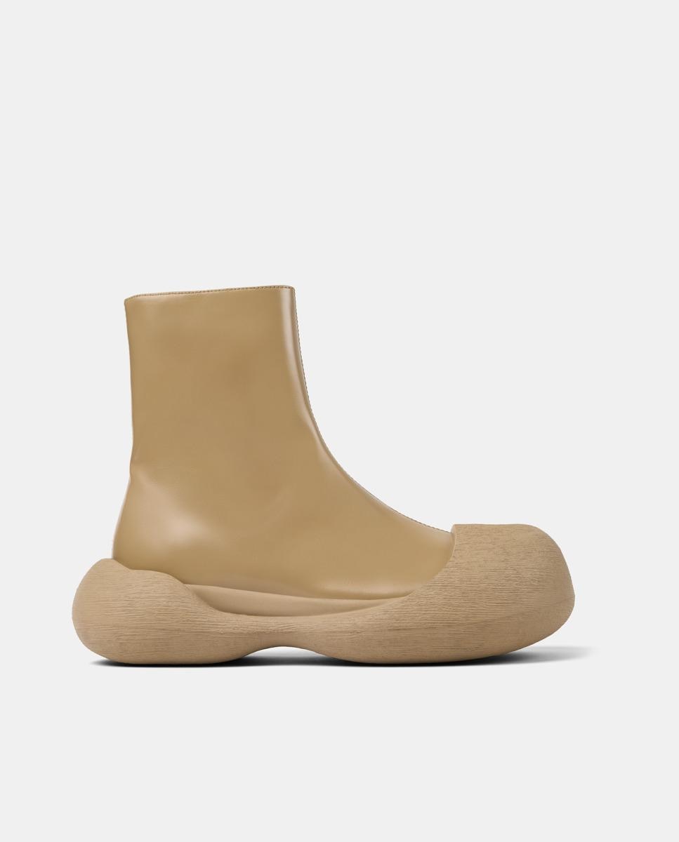 Imagem 0 de Botas Básicas de Pele com Fecho Zip