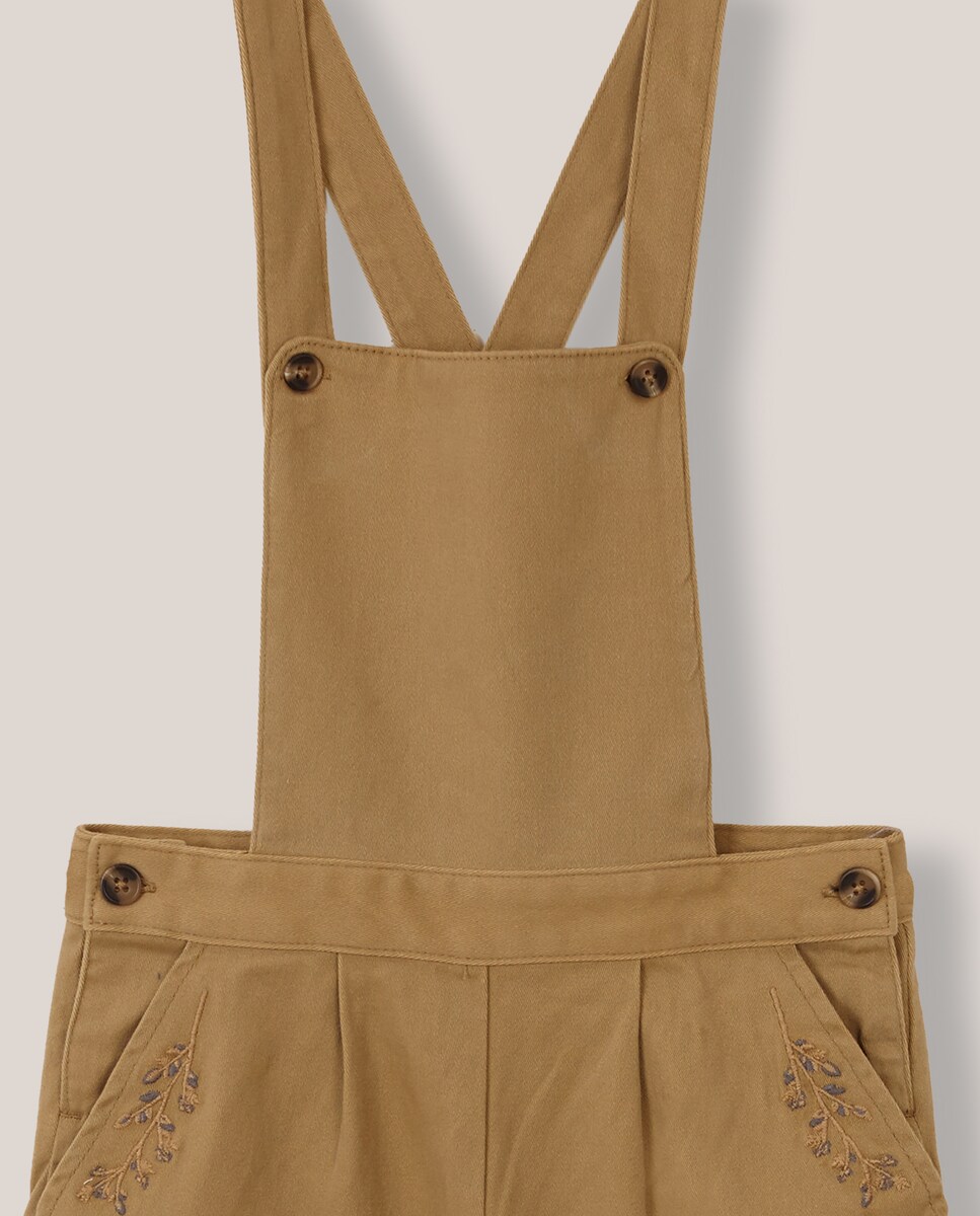 Jardineiras com Bordado Camel-3