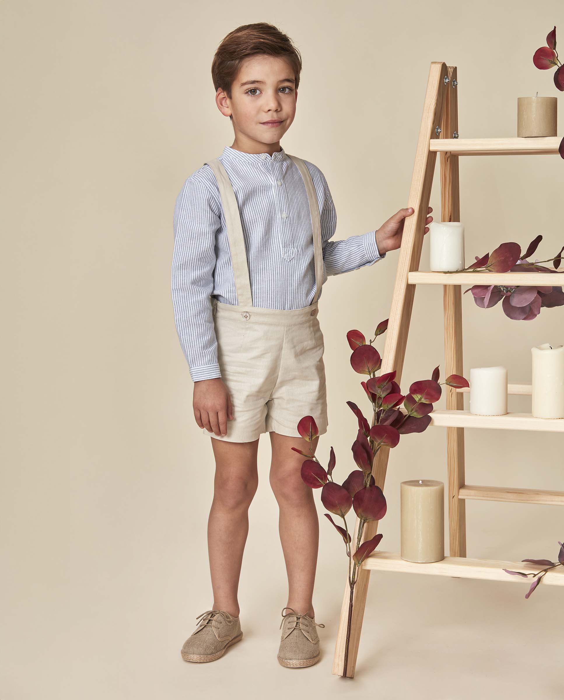 Calças Curtas Infantil de Linho com Alças Bege-1