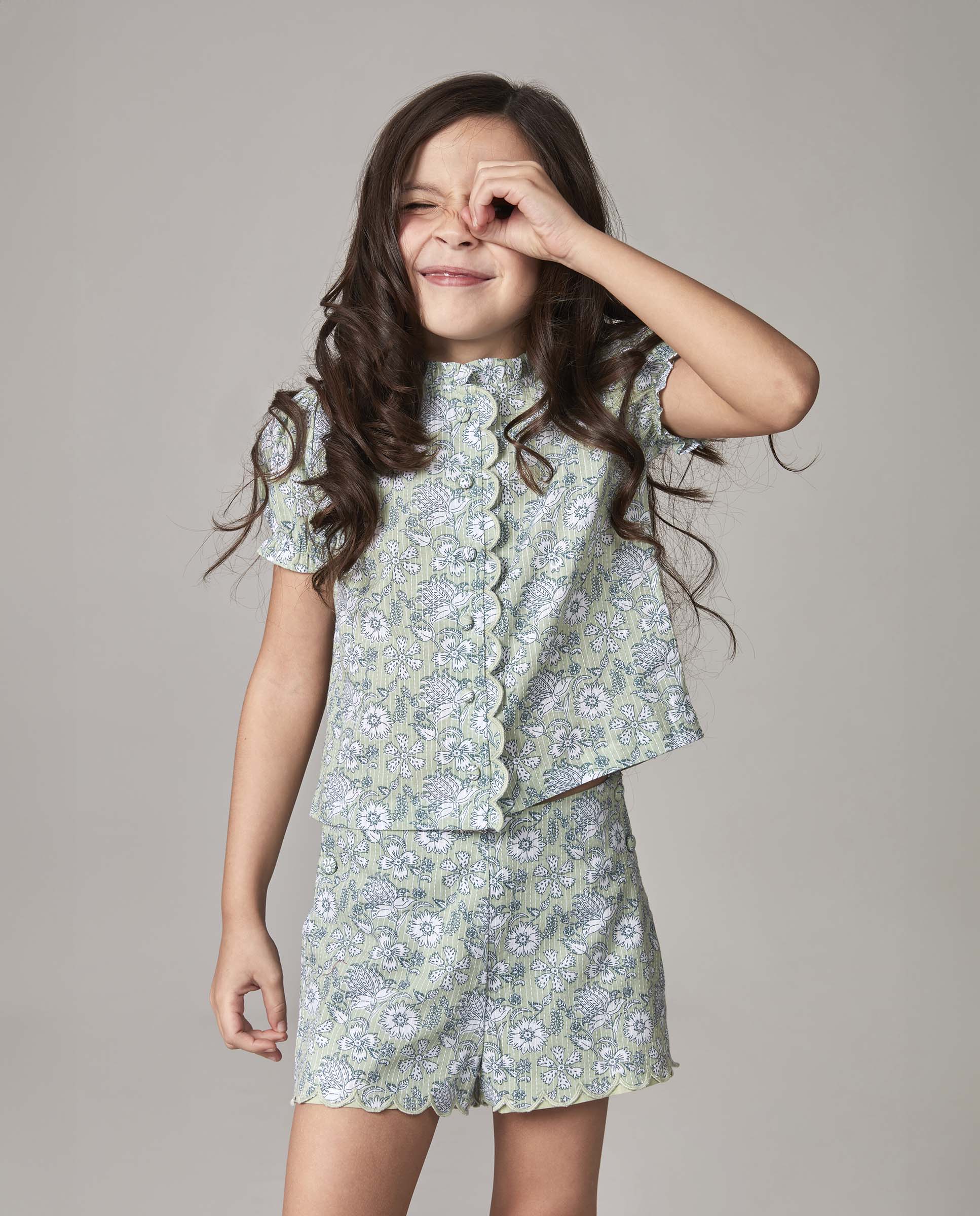 Imagem 0 de Shorts Infantil com Rebordos Ondulados
