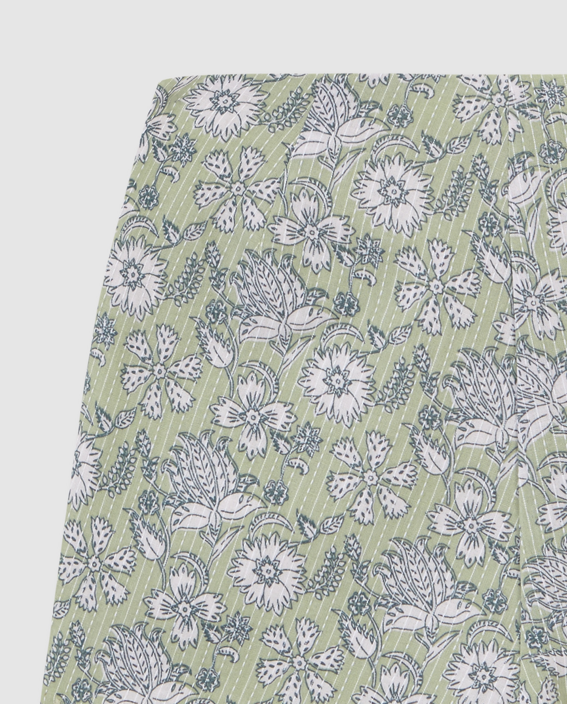Shorts Infantil com Rebordos Ondulados Verde-claro-6