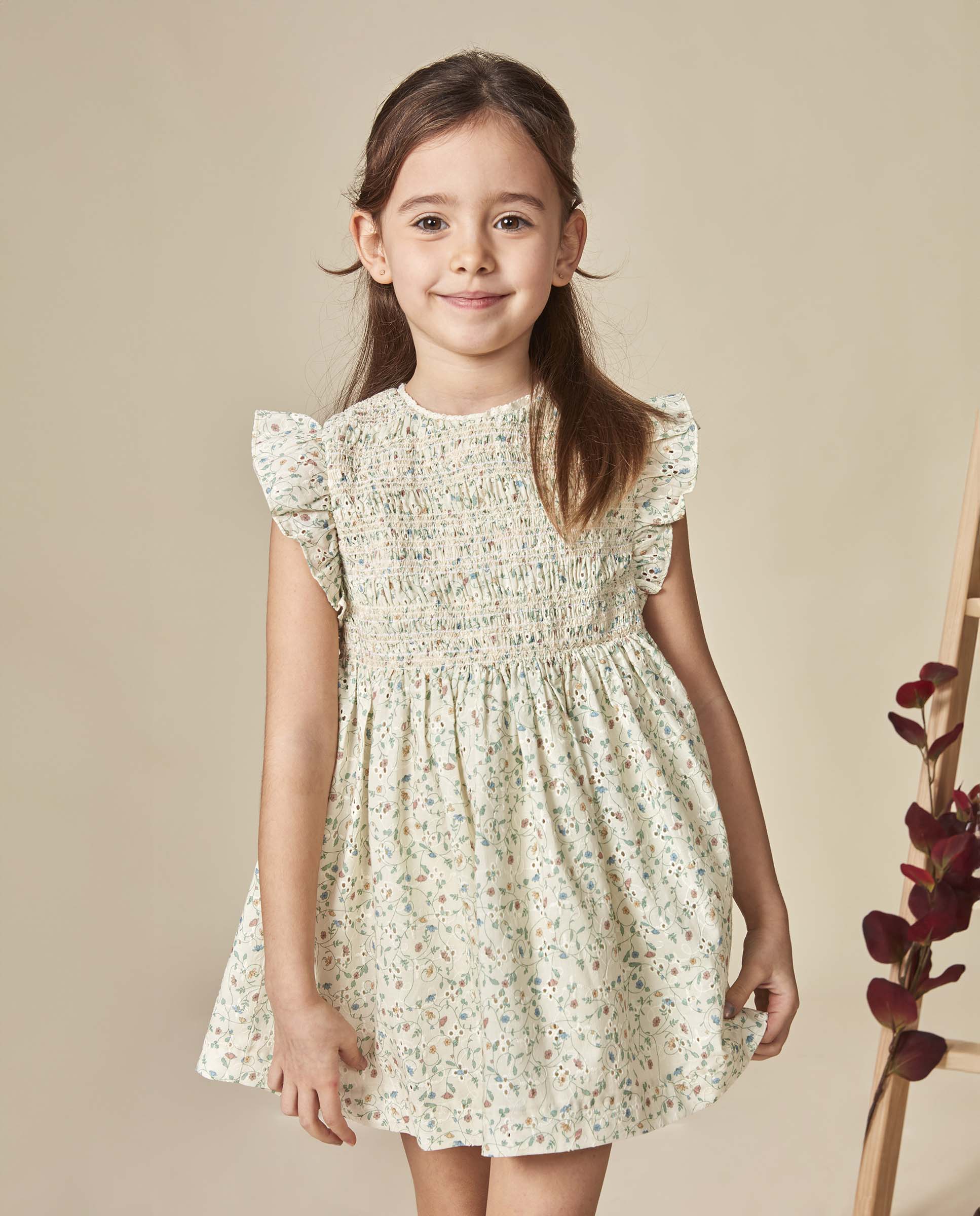 Imagem 0 de Vestido Infantil de Flores com Smock