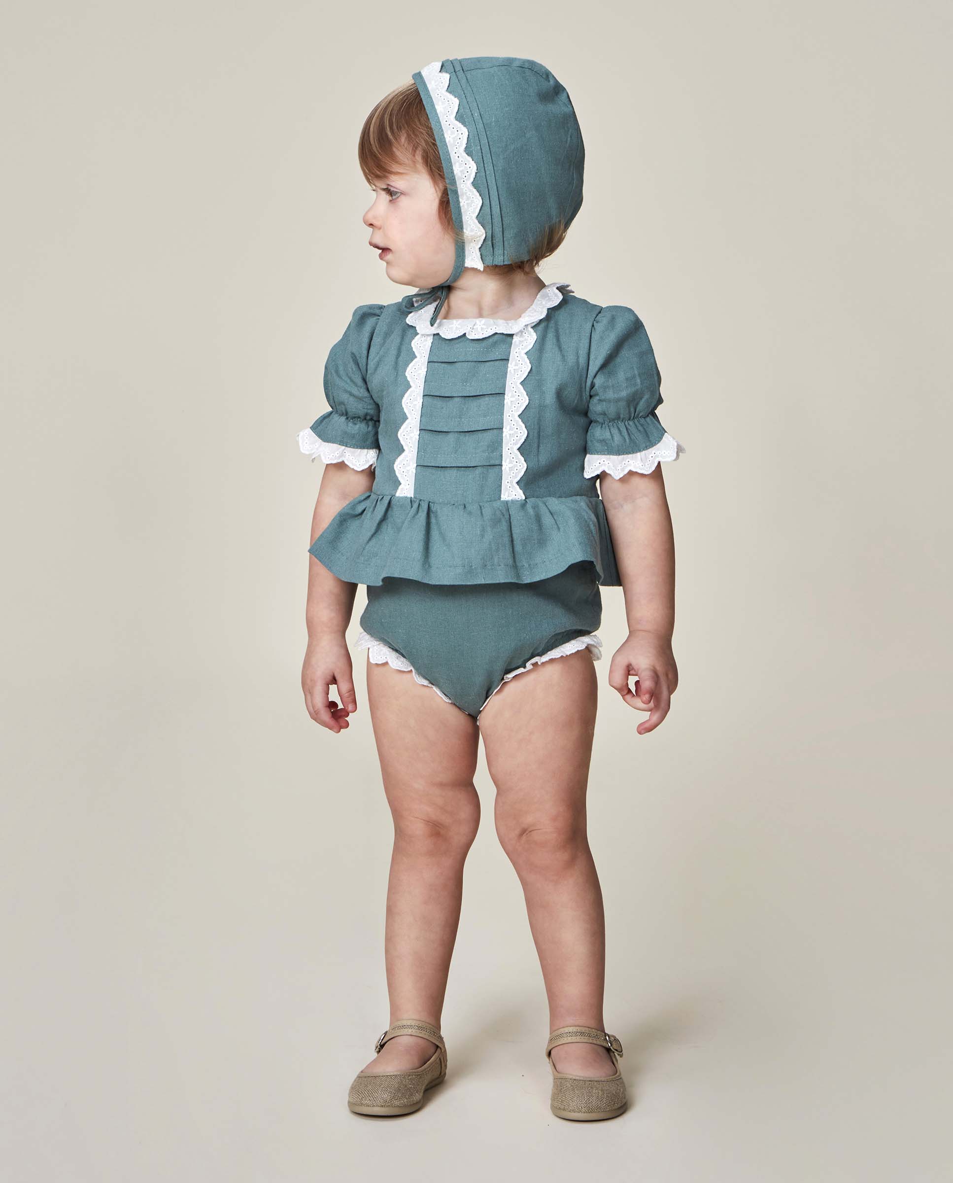 Imagem 0 de Macacão Curto de Linho para Bebé com Tiras Bordadas