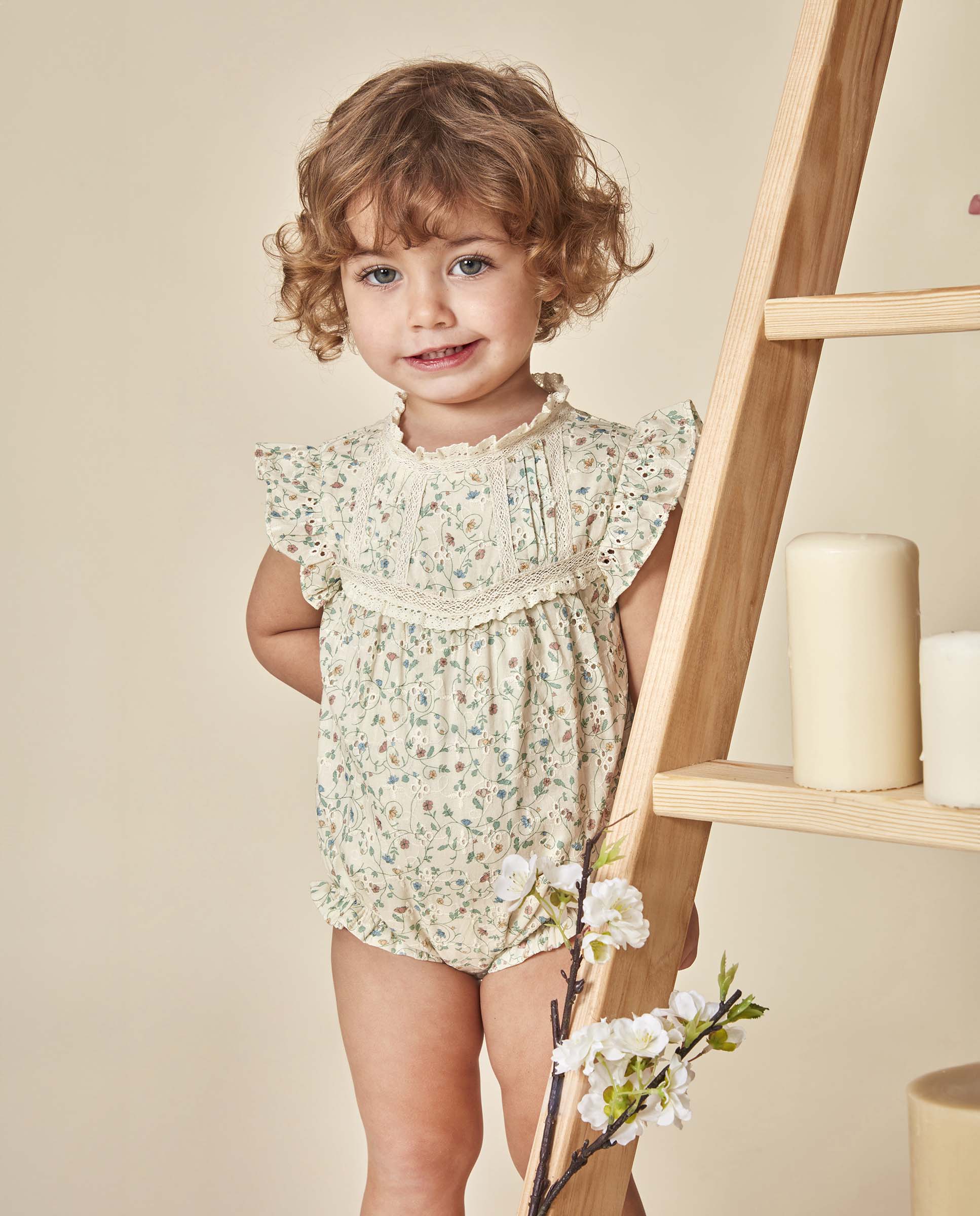 Imagem 0 de Macacão Curto para Bebé de Flores