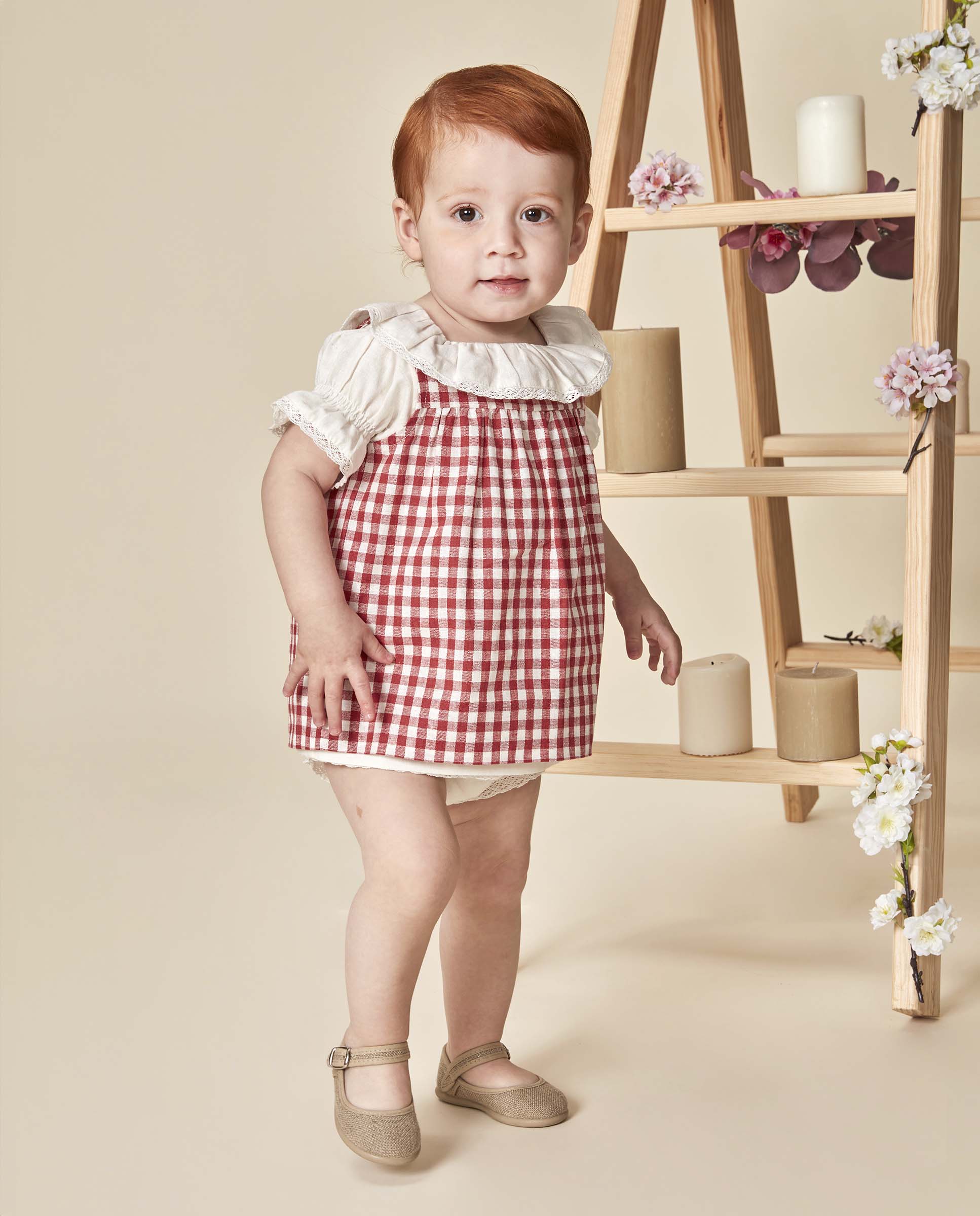 Vestido para Bebé de Linho em Cru com Avental Aos Quadrados Gocco Branco-marfim-2