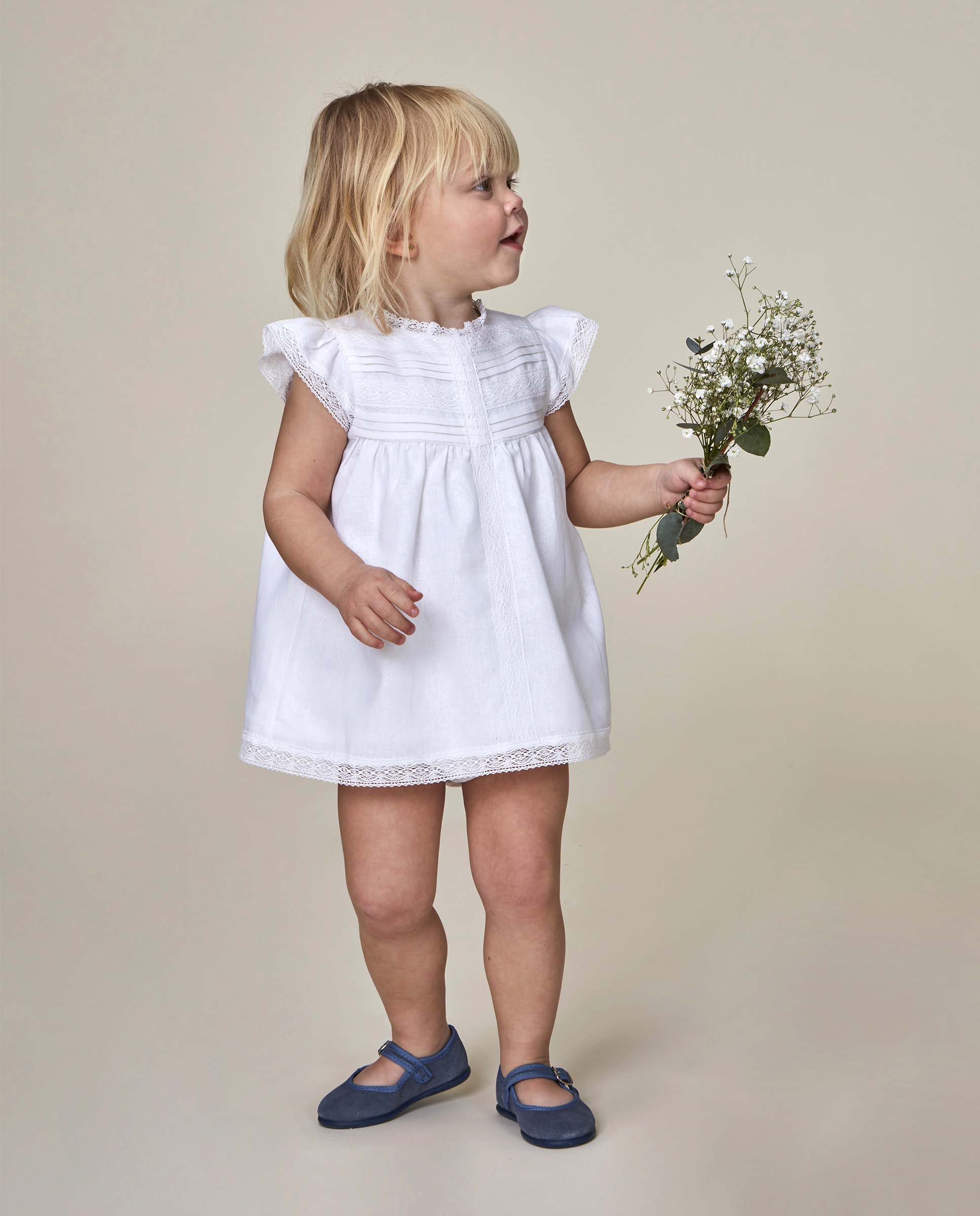 Imagem 0 de Vestido para Bebé de Linho com Tiras Bordadas