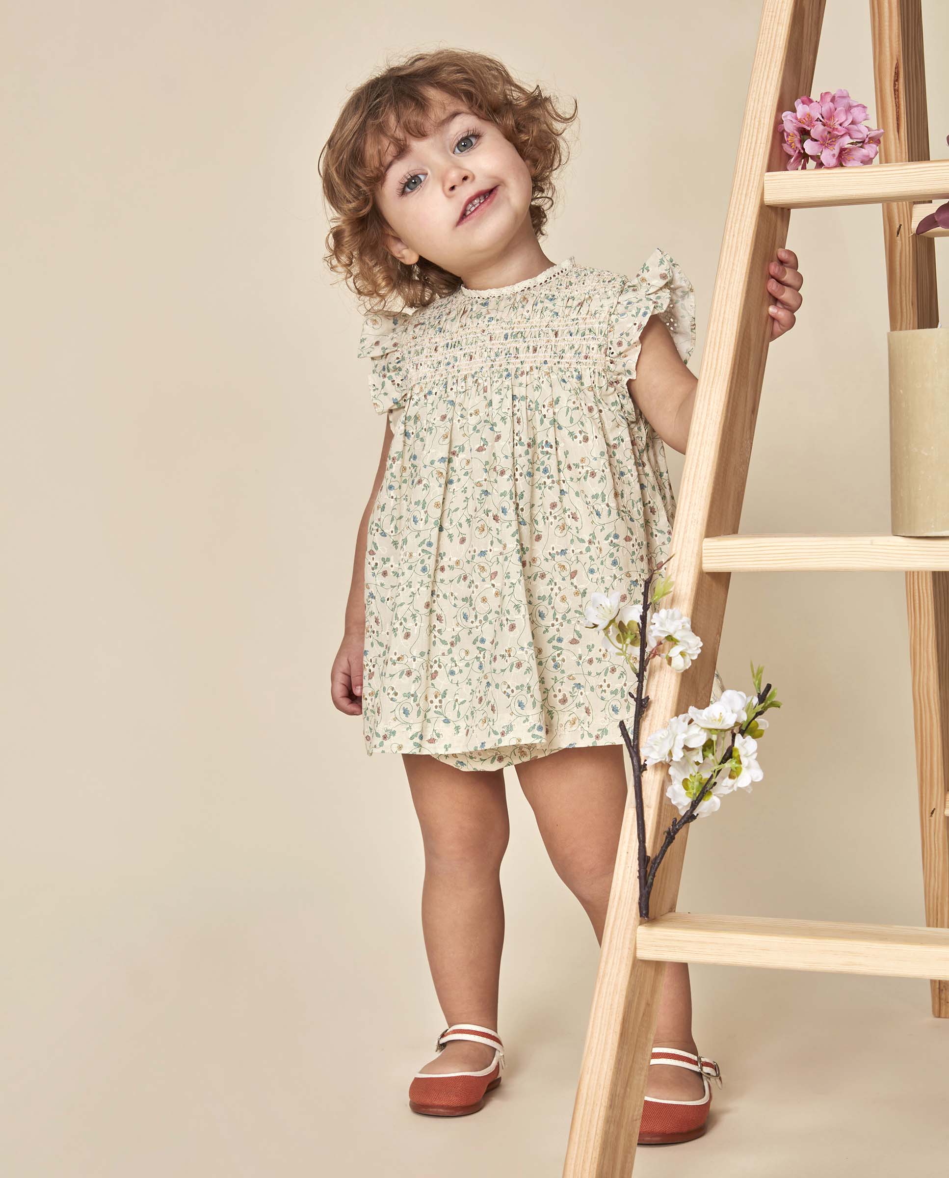 Vestido para Bebé de Flores com Smock Gocco Bege-2