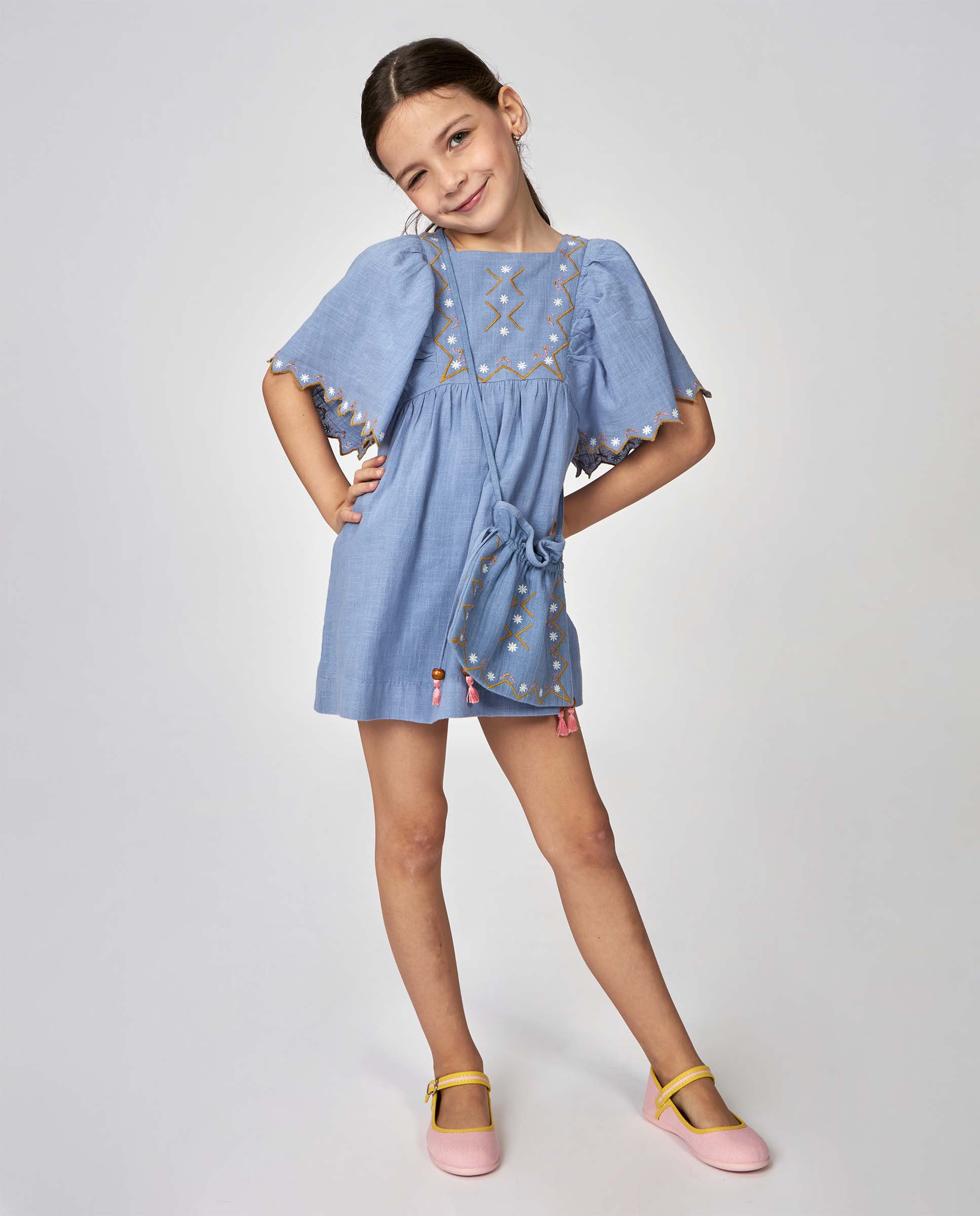 Vestido Infantil com Bordados Azul-claro-1