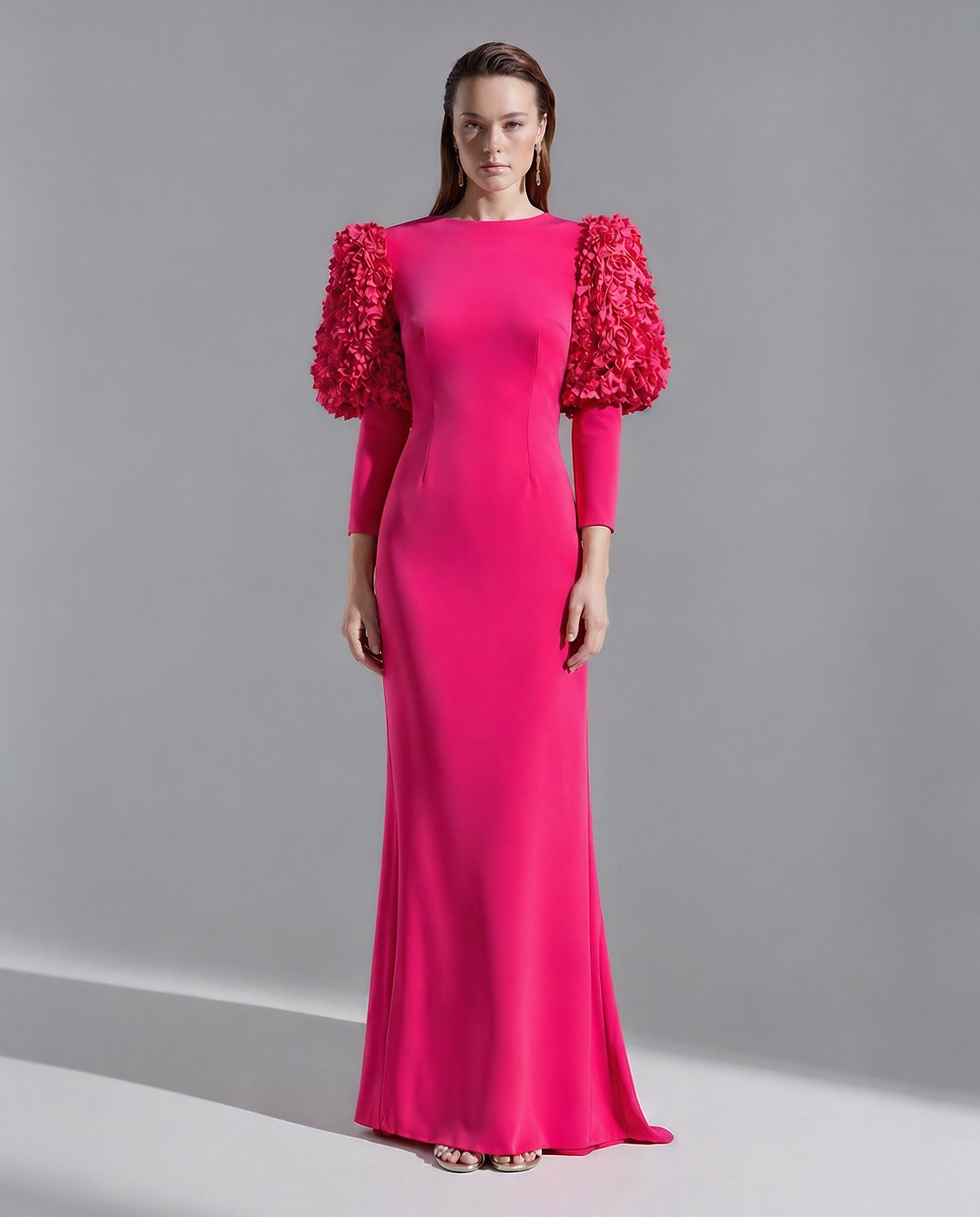 Imagem 0 de Vestido Comprido de Silhueta Ajustada com Mangas Abalonadas e Costas com Abertura Gota e Saia de Caimento Fluido