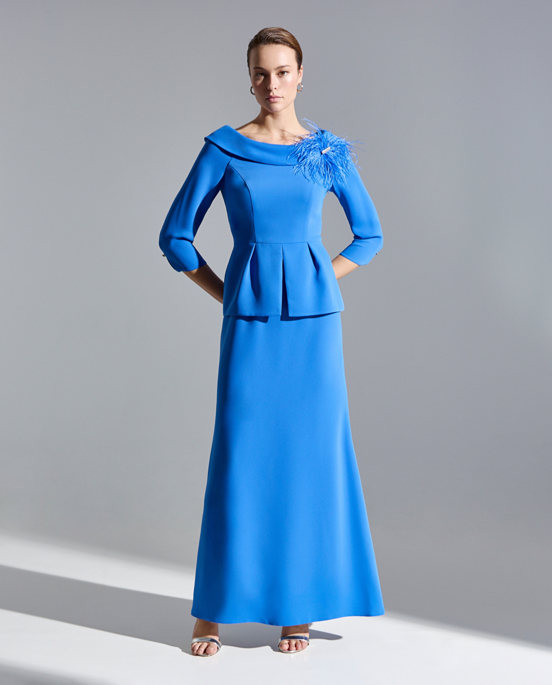 Imagem 0 de Vestido Comprido com Saia a Direito e Manga 3/4 e Decote Bardot com Gola