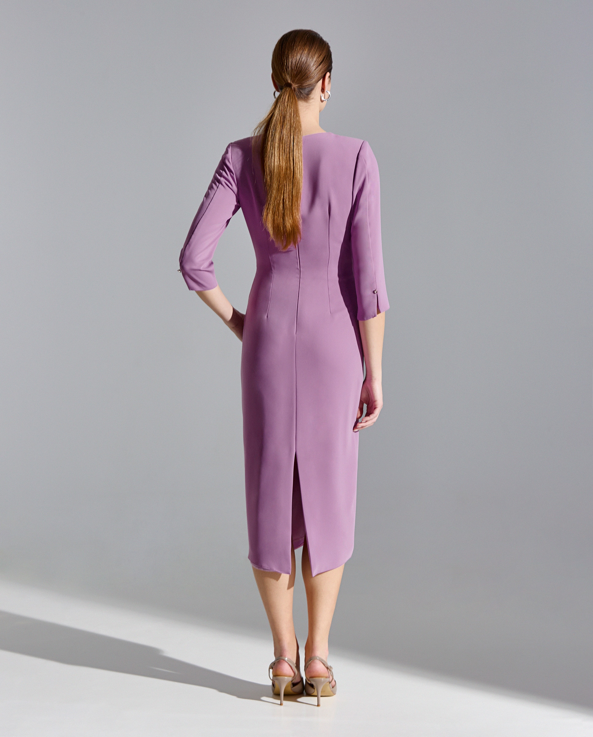 Vestido Curto com Saia Lápis e Corpo Envolvente e Manga 3/4 e Decote em V Rosa-pastel-2