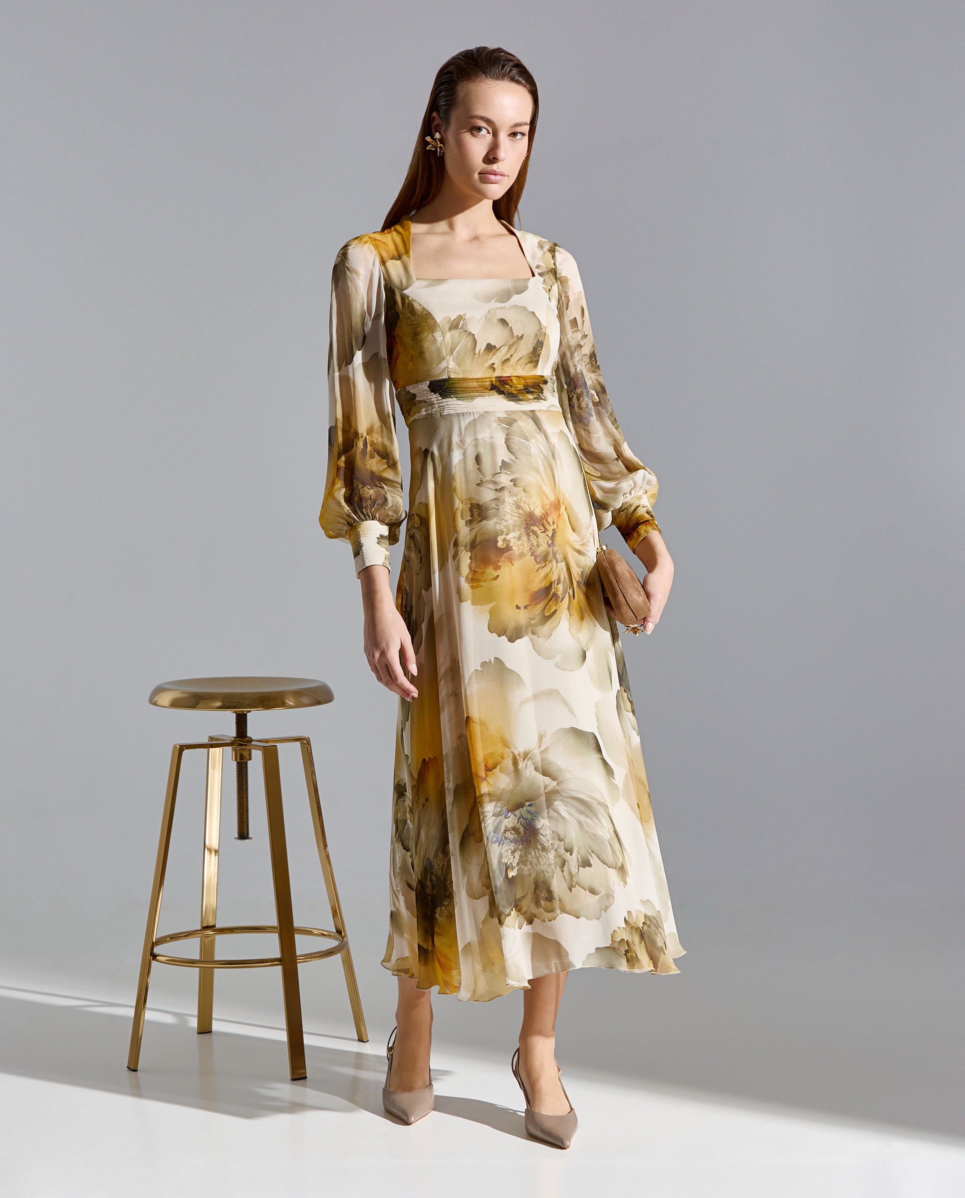 Imagem 0 de Vestido de Cocktail Estampado com Saia Midi e Mangas Tipo Camisa