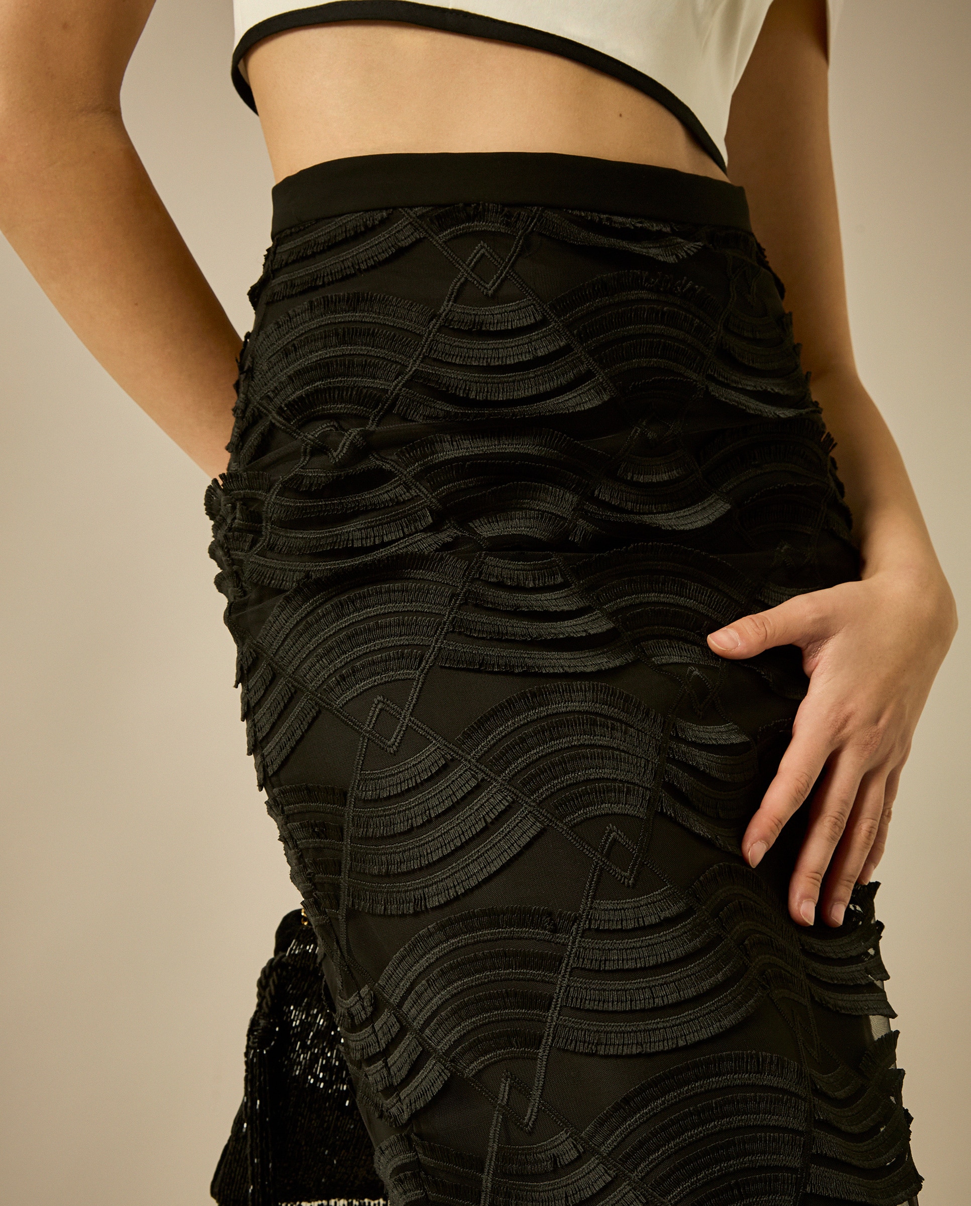 Saia Lápis Bordada em Preto Preto-3