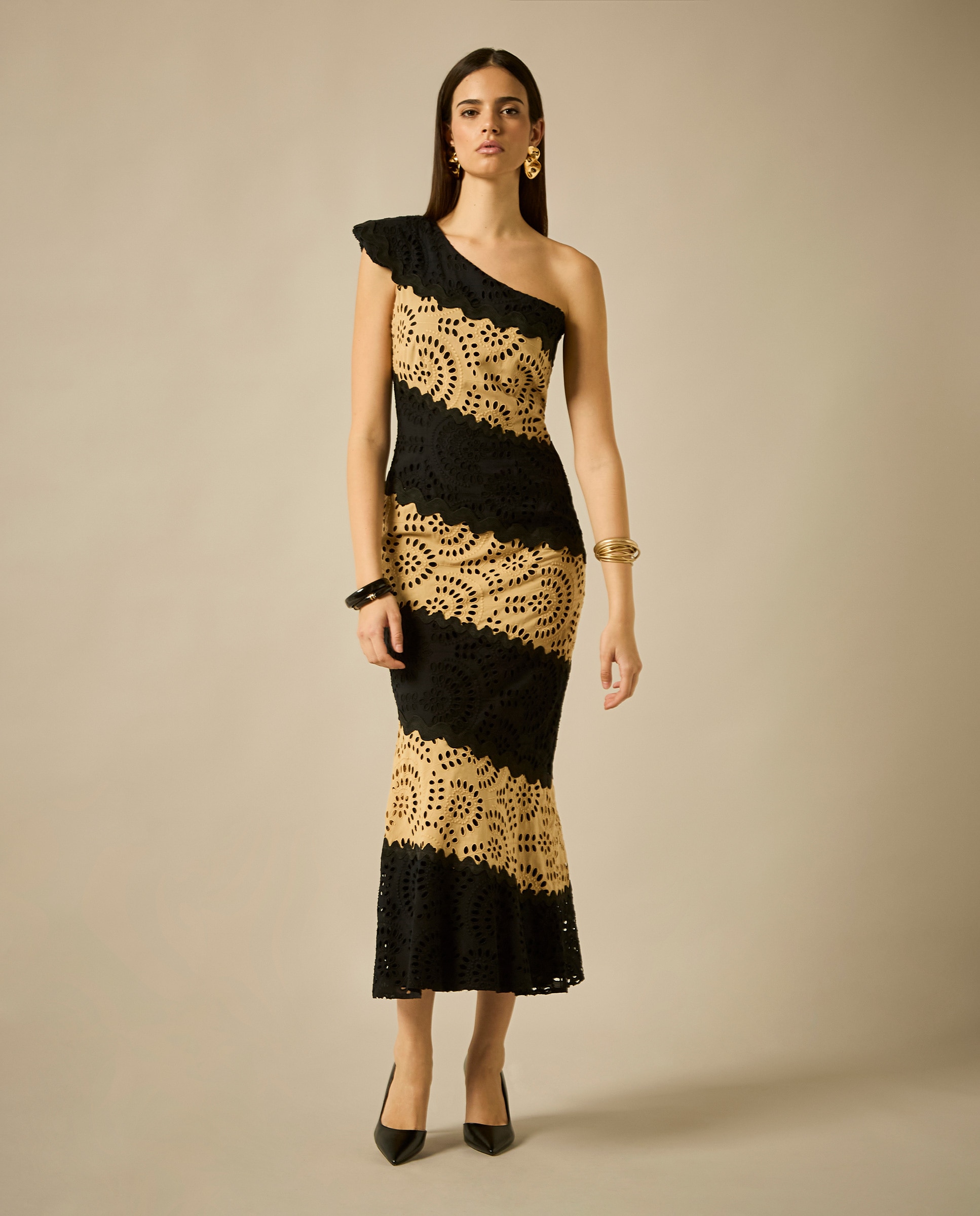 Imagem 0 de Vestido Midi Sereia com Decote Assimétrico e Passamanaria