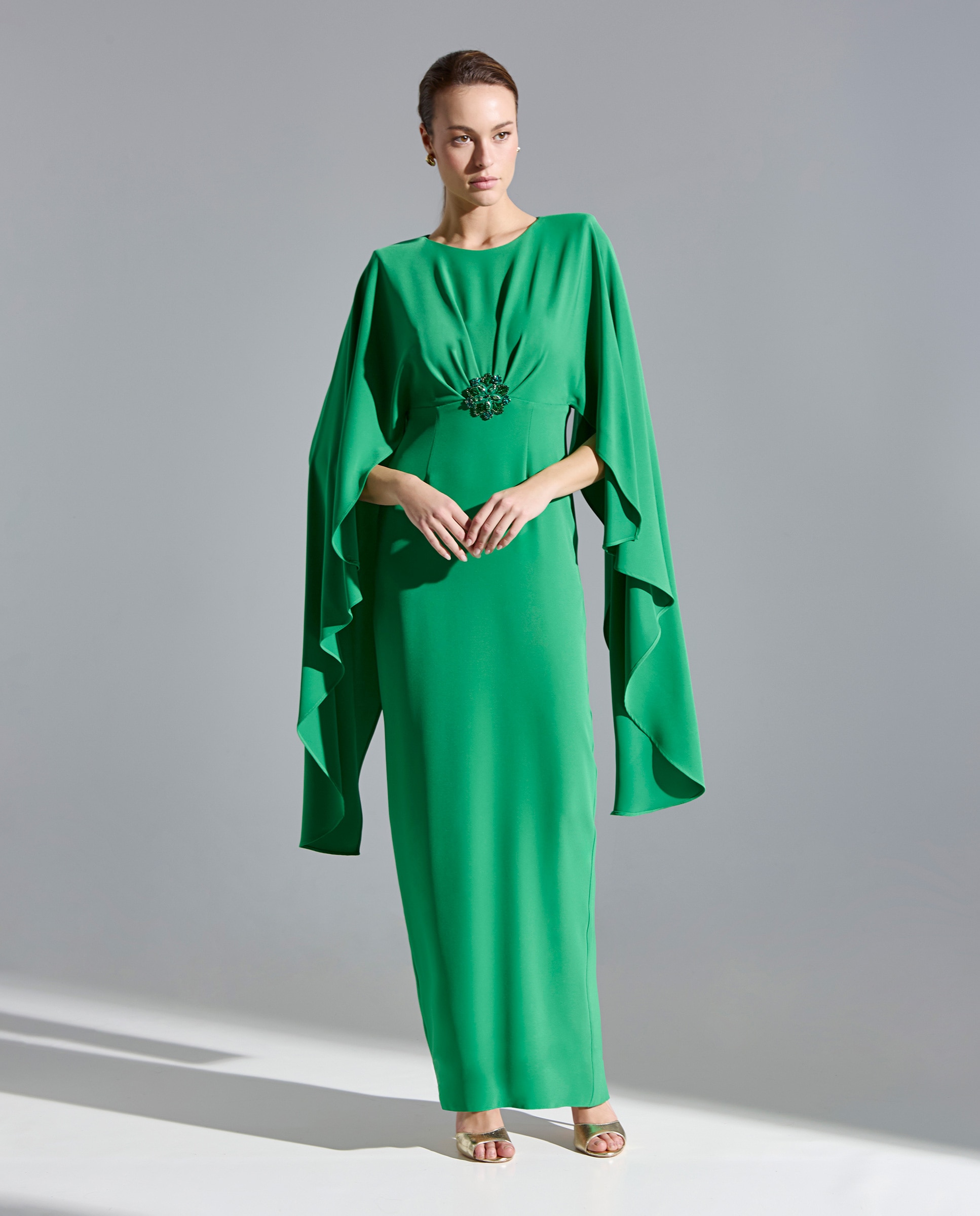 Imagem 0 de Vestido Comprido com Saia Reta e Mangas Anjo e Aplique de Cristal