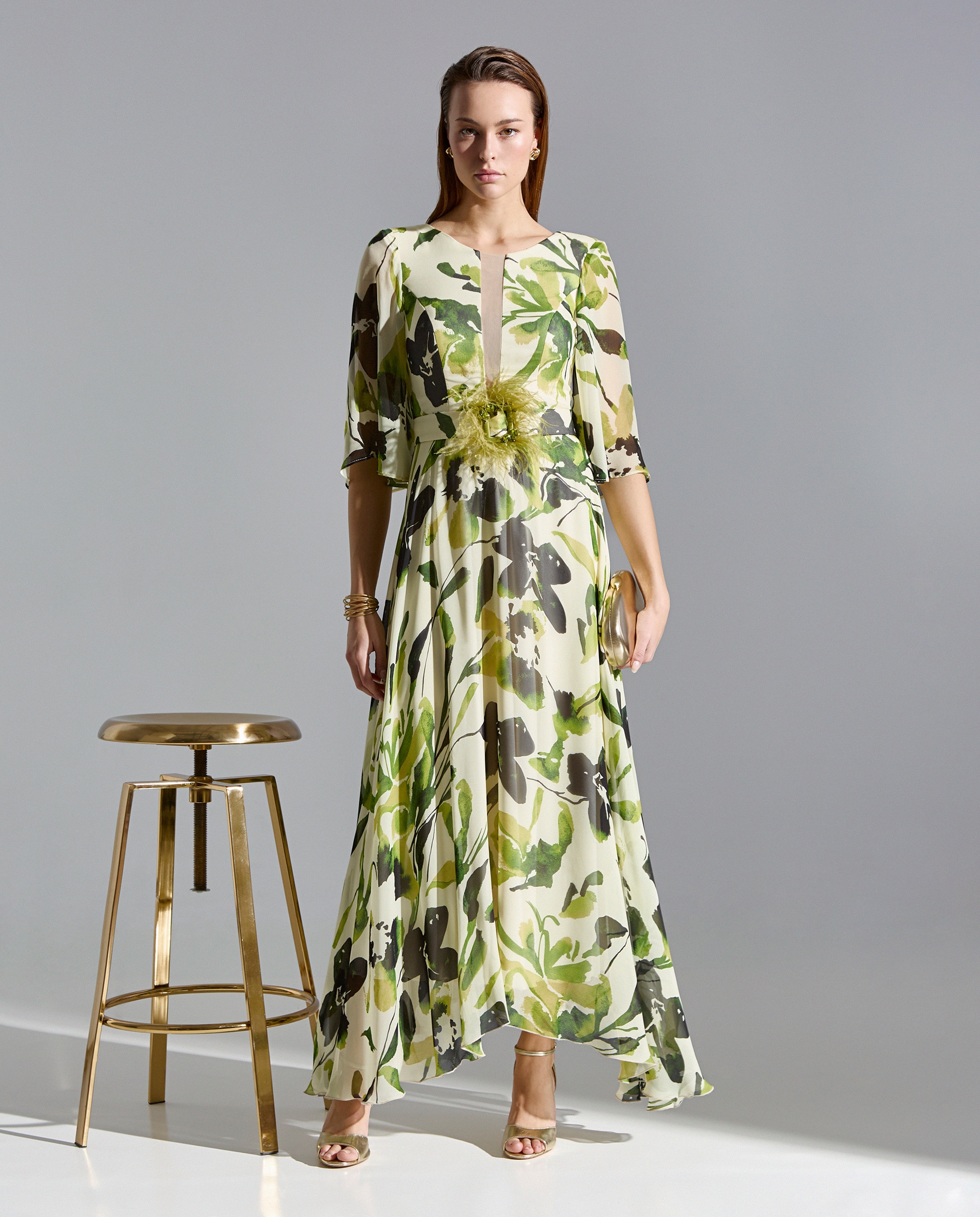 Imagem 0 de Vestido de Cocktail Estampado com Saia Midi e Mangas de Meia Capa