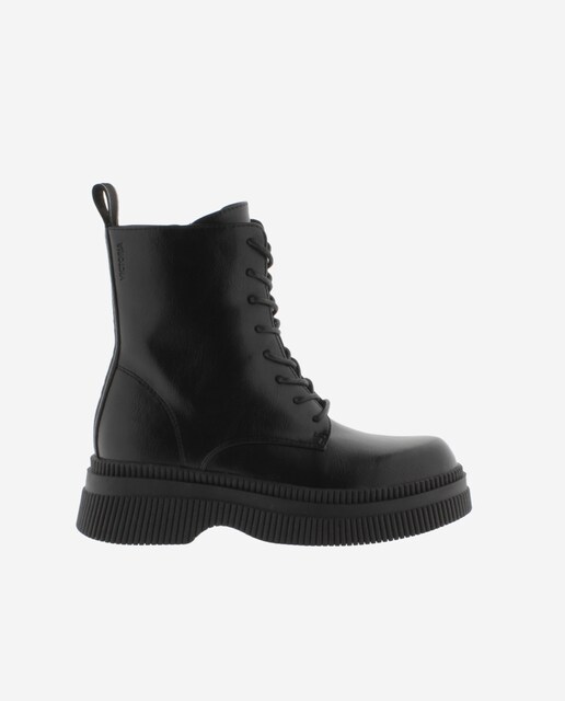 Imagem 0 de Botas em Preto Monocromo com Sola Grossa e Puxador Posterior
