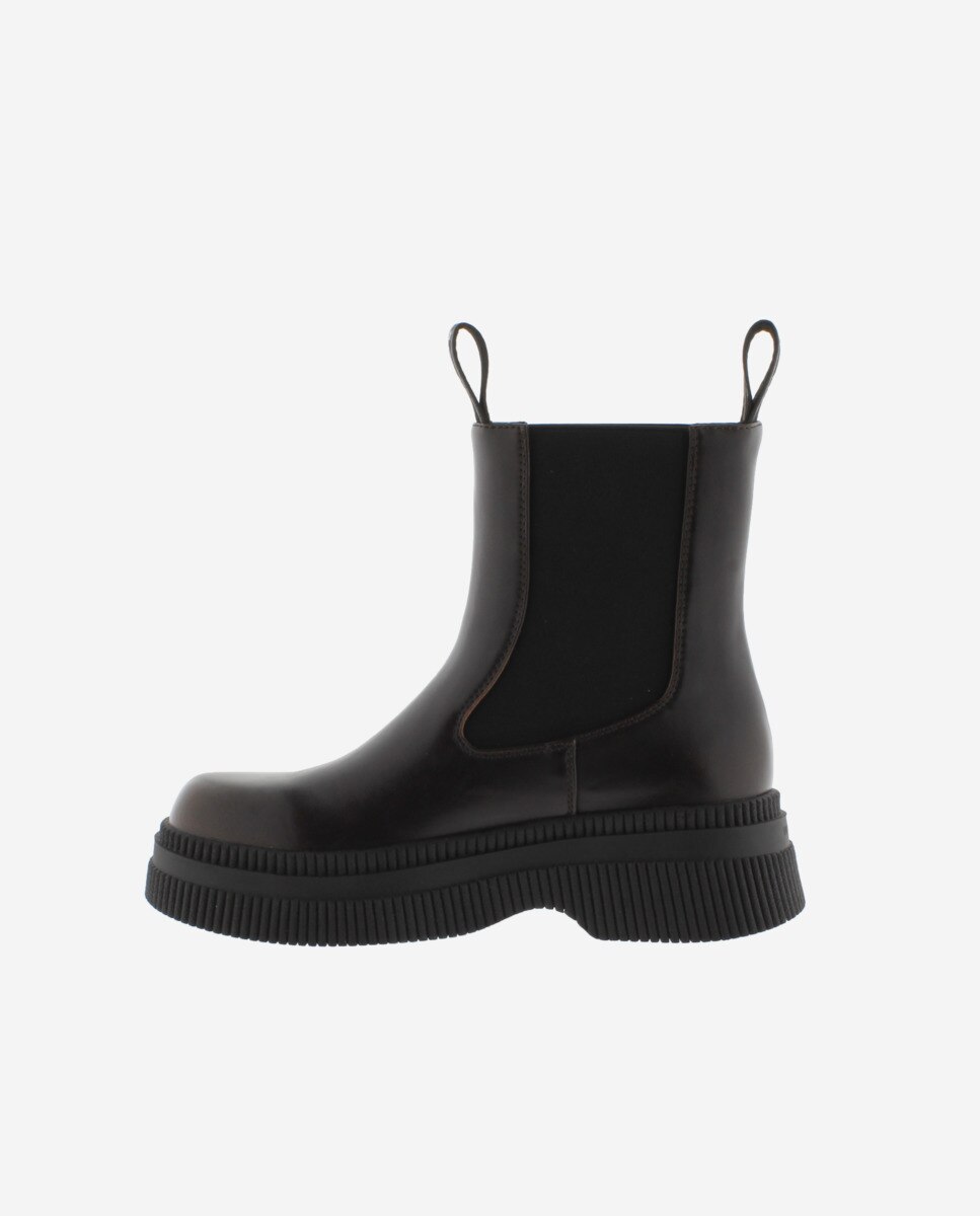 Botins em Preto Monocromo com Sola Grossa e Puxador Duplo Preto-3