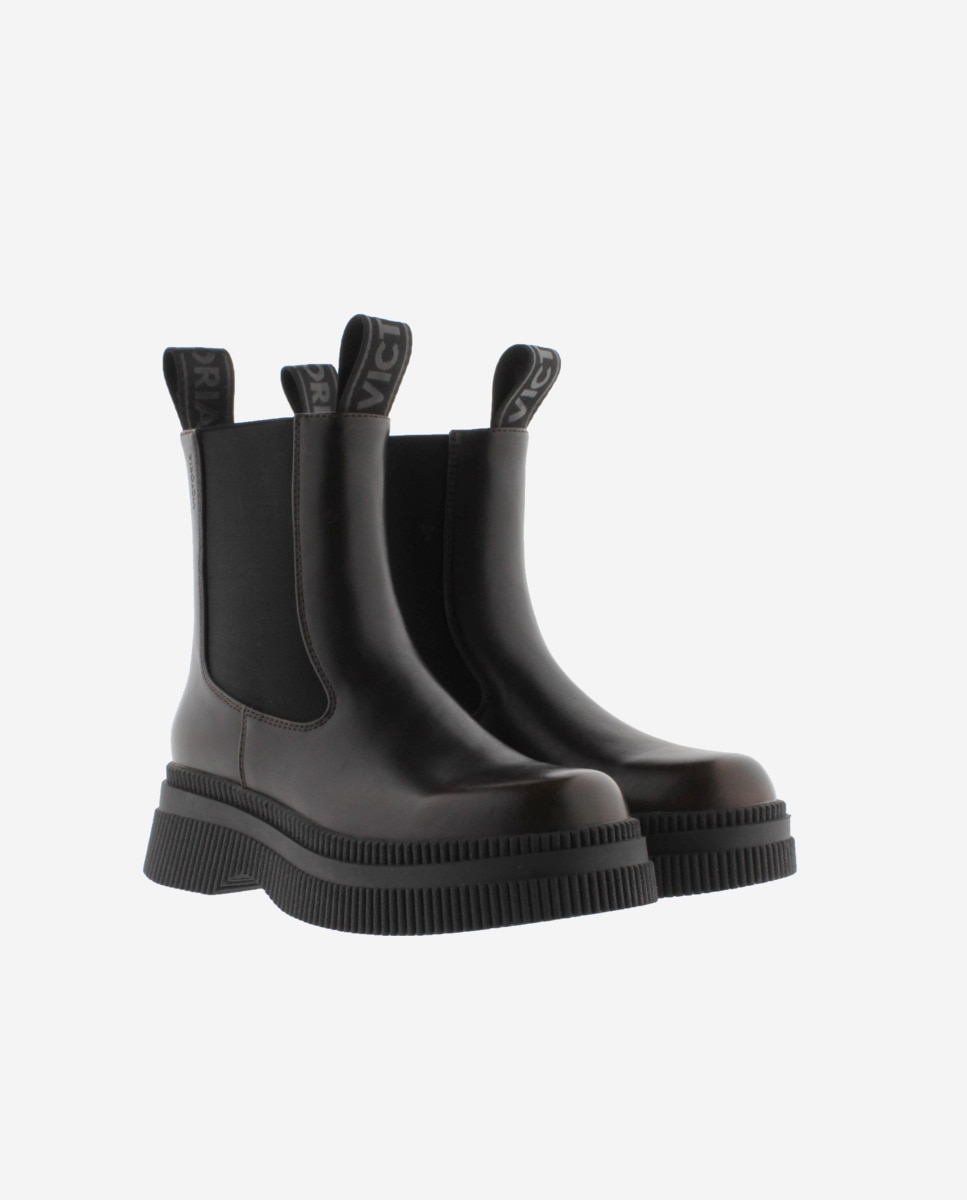 Botins em Preto Monocromo com Sola Grossa e Puxador Duplo Preto-5
